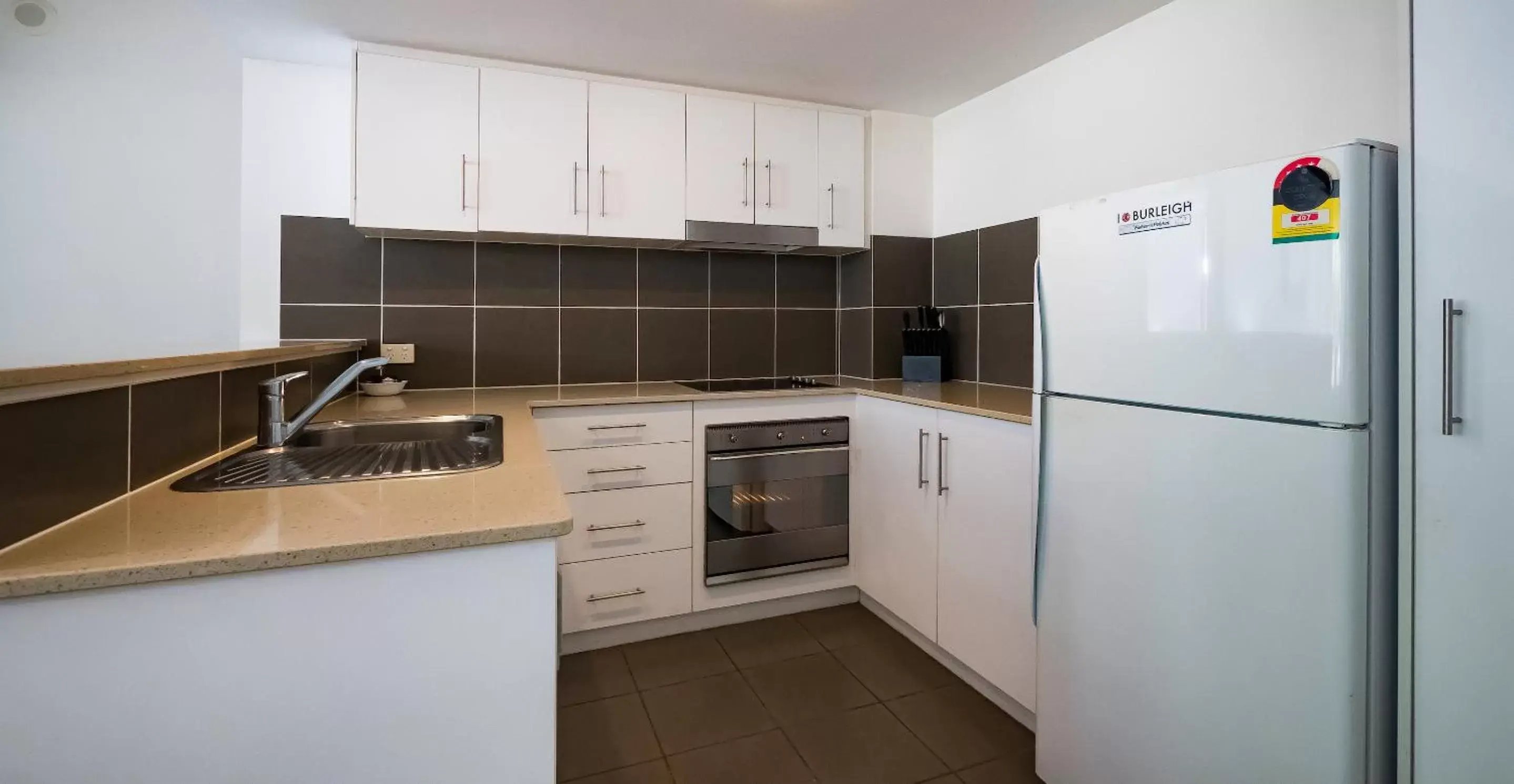 Kitchen or kitchenette, Kitchen/Kitchenette in Swell Resort