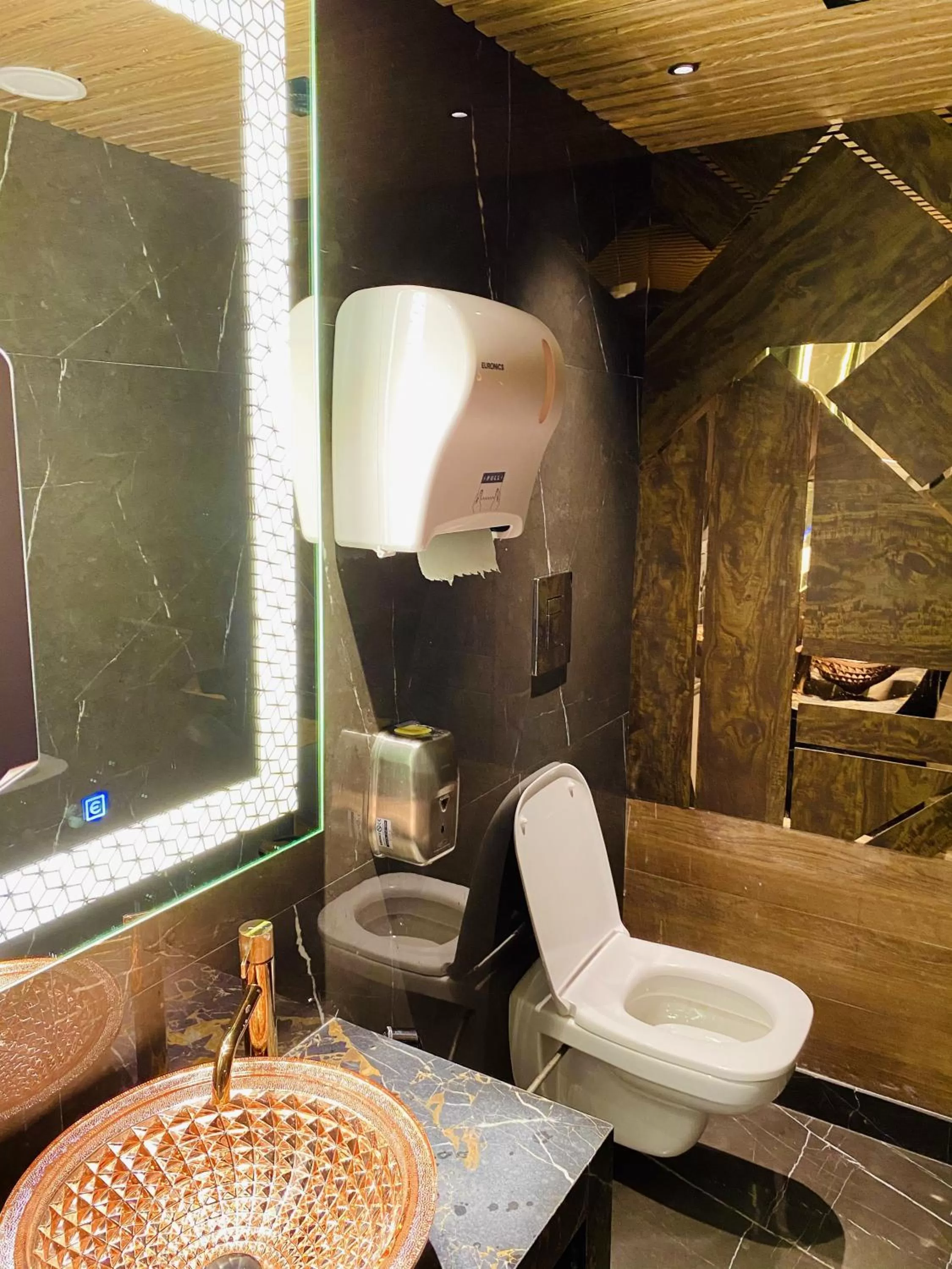 Bathroom in THE SINGH EMPIRE,New Delhi City Centre