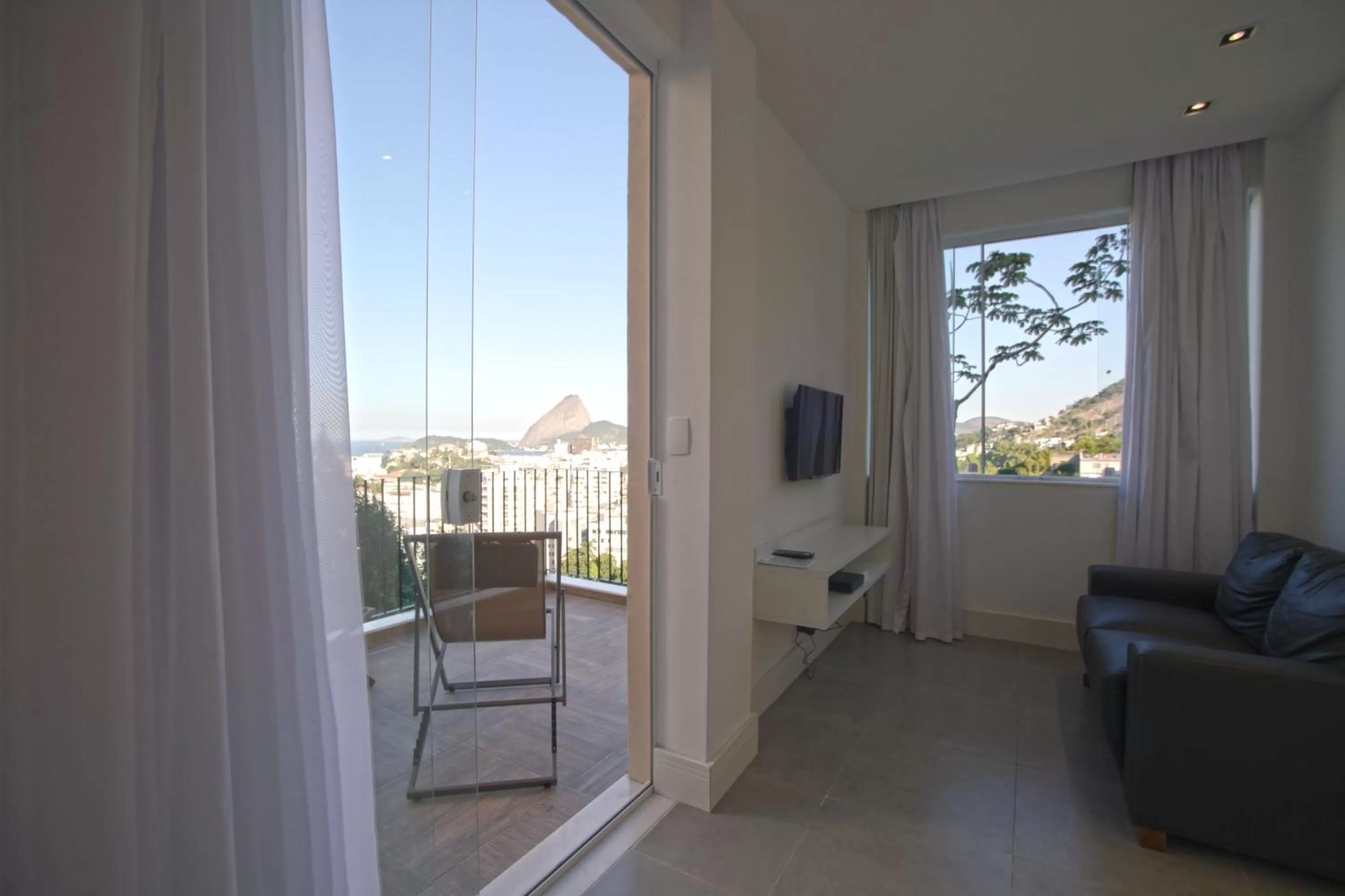 TV and multimedia in Sugar Loft Apartments