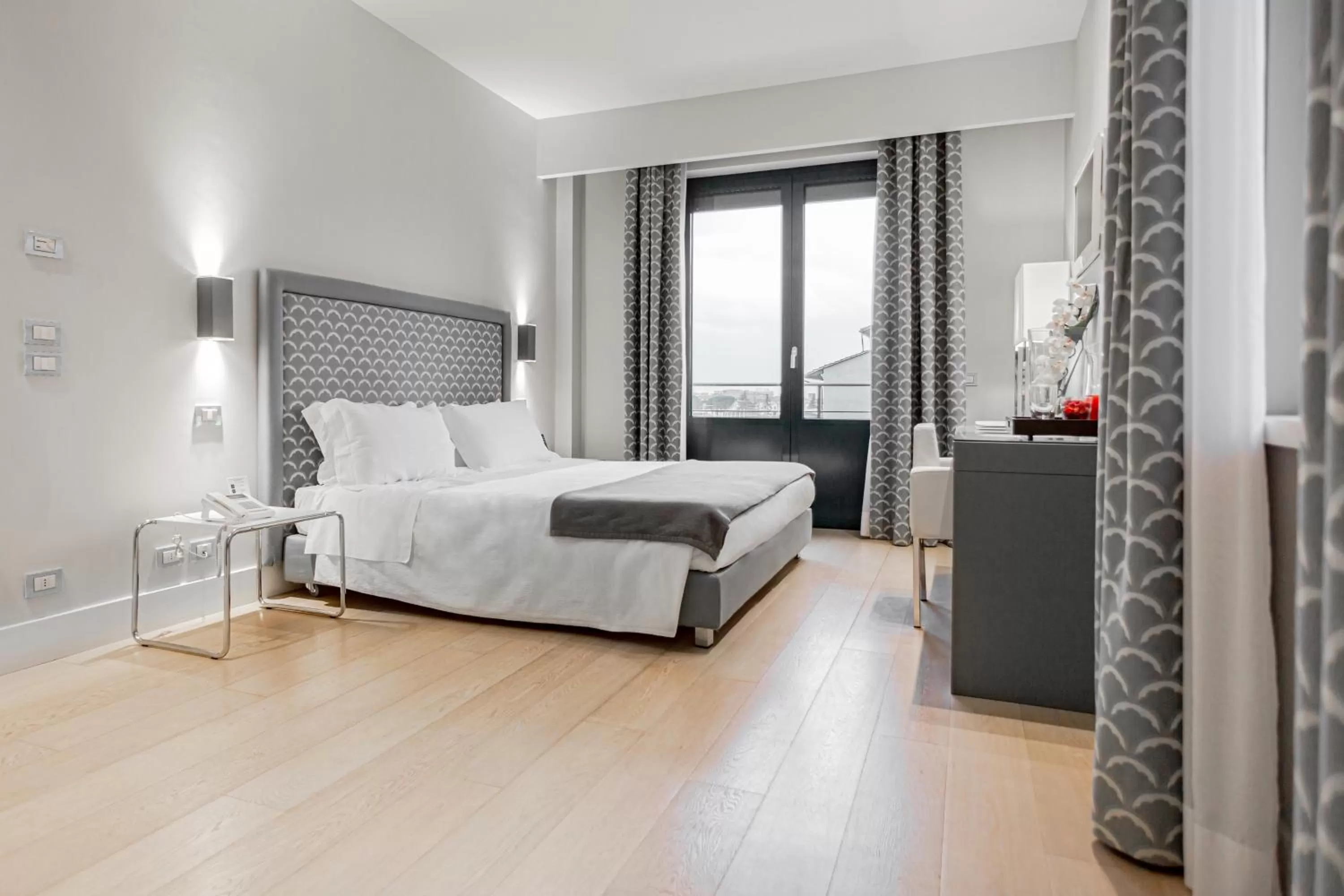 Photo of the whole room, Bed in Grand Hotel Croce Di Malta