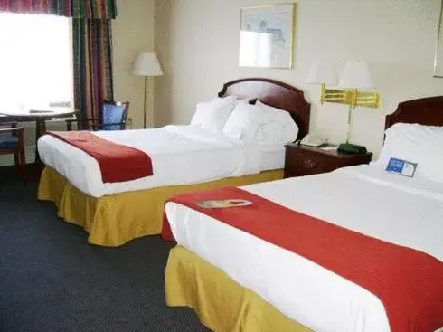 Day, Bed in Holiday Inn Express Stephens City, an IHG Hotel