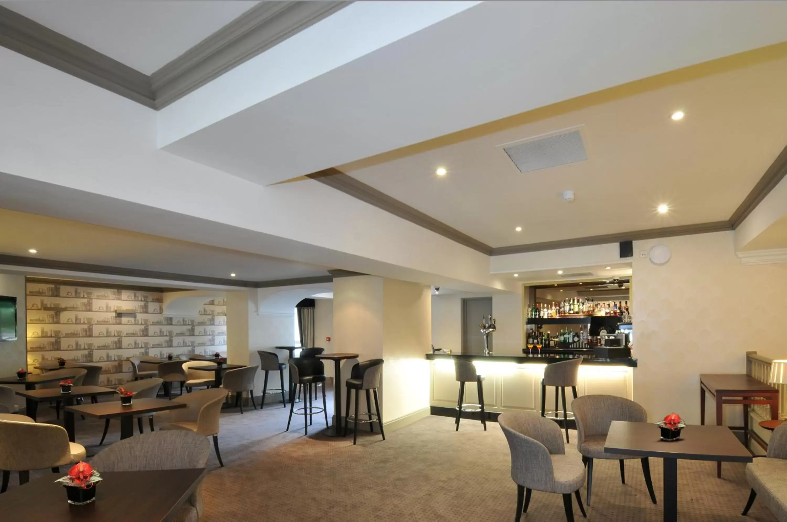 Lounge or bar, Lounge/Bar in Bromley Court Hotel London