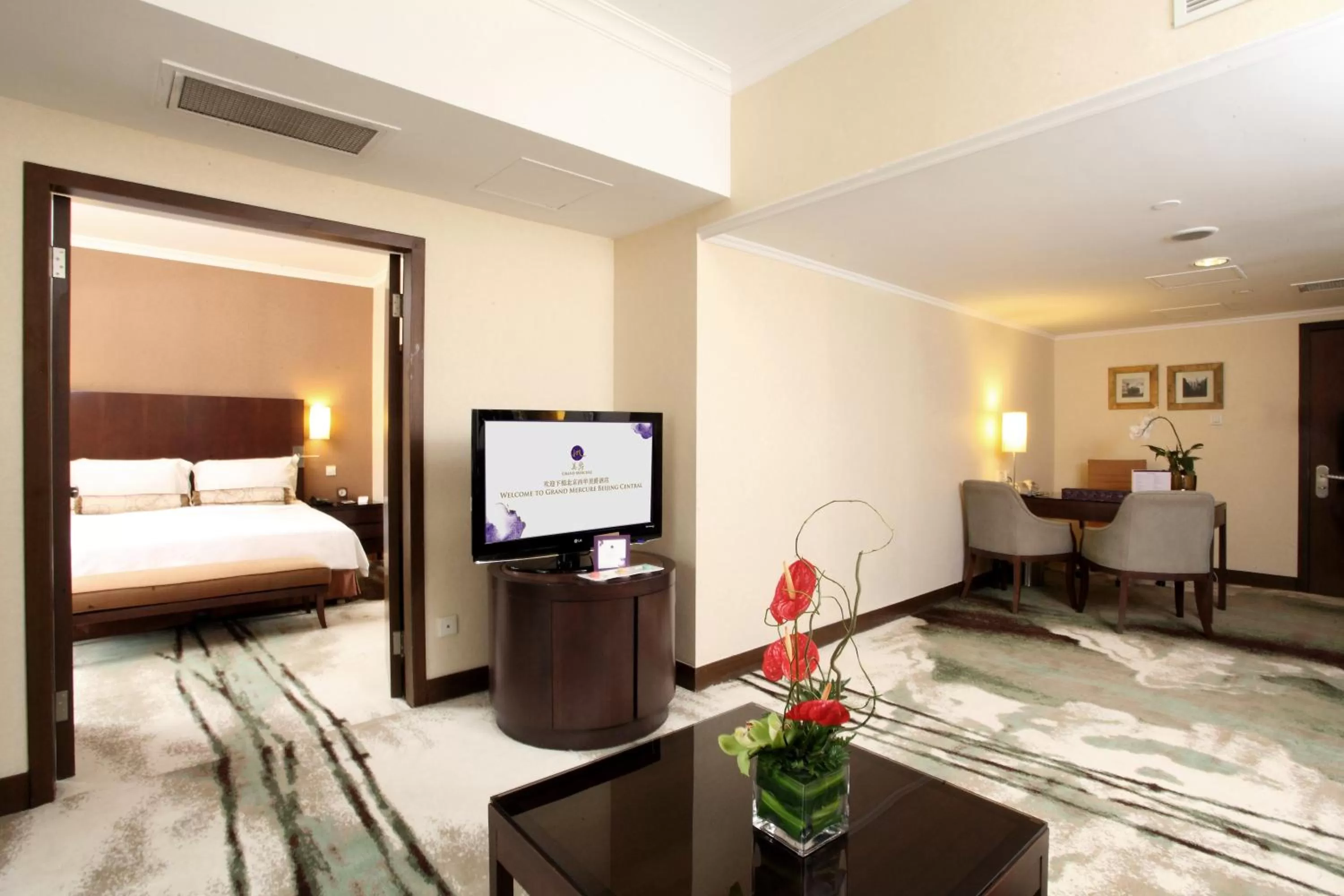 Living room, Bed in Grand Mercure Beijing Central