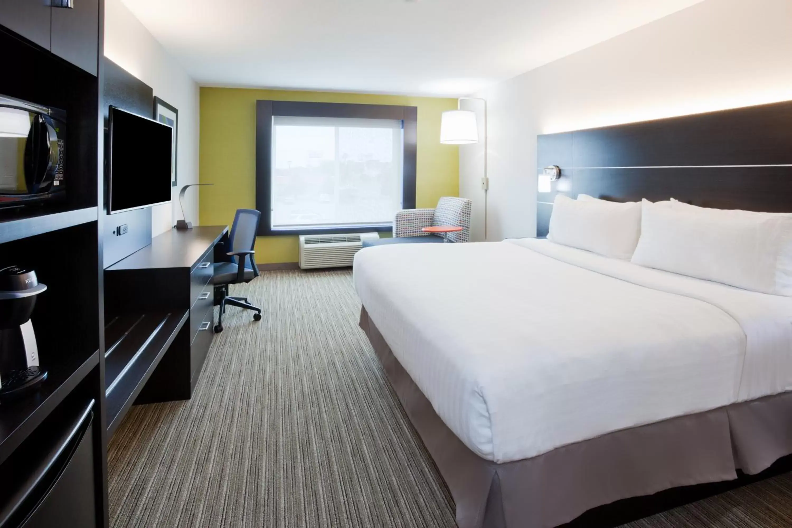 Bed in Holiday Inn Express & Suites - Dickinson, an IHG Hotel