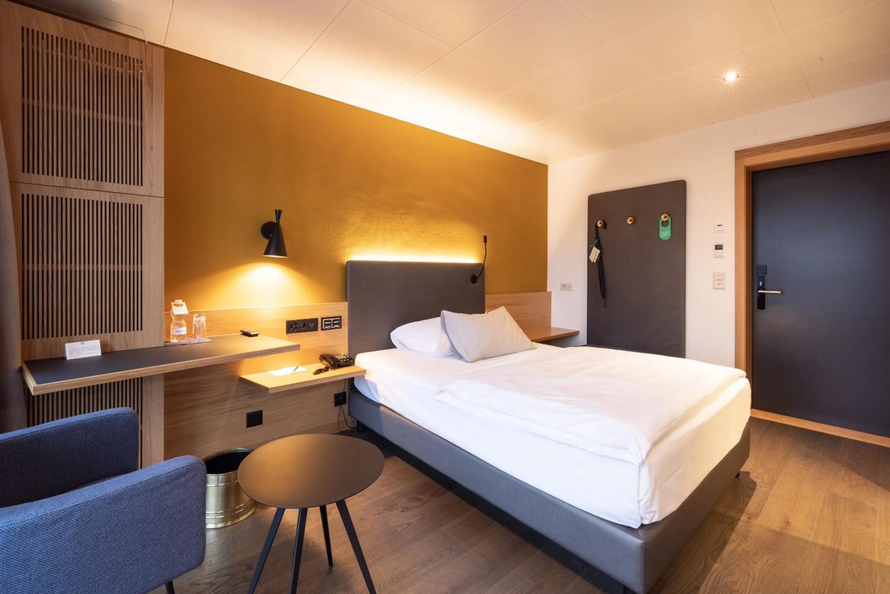 Bedroom, Bed in Engimatt City & Garden Hotel