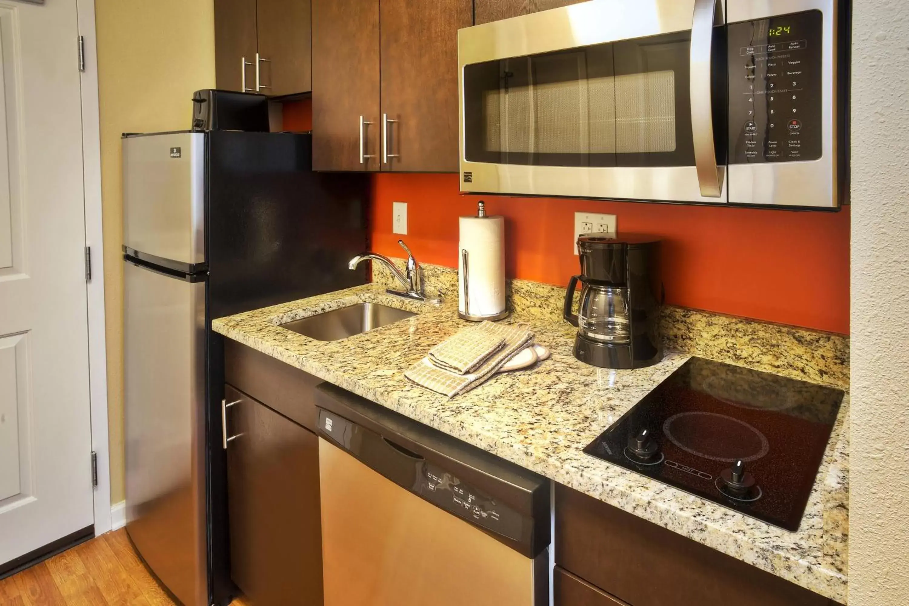 Kitchen or kitchenette, Kitchen/Kitchenette in TownePlace Suites by Marriott Franklin Cool Springs