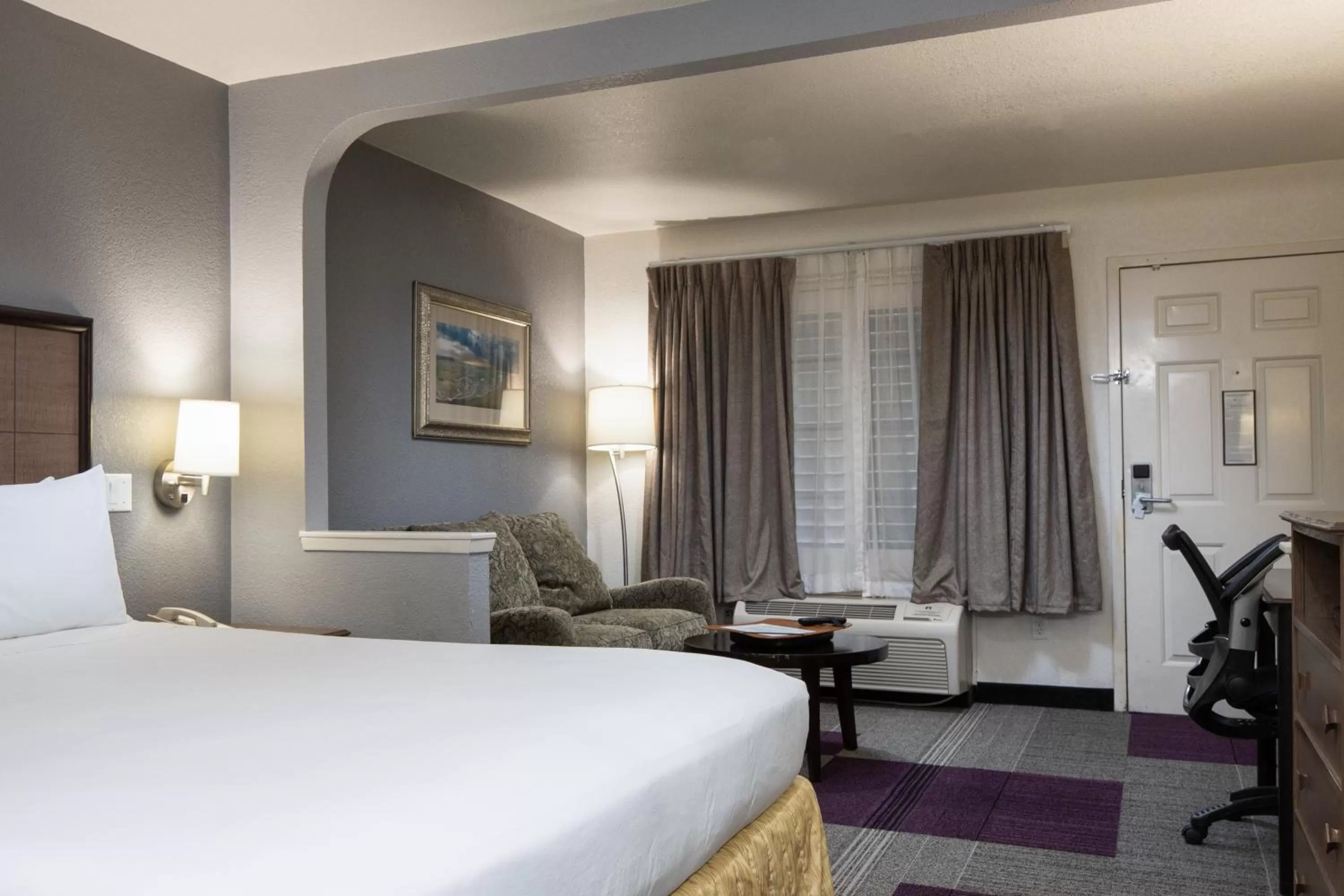 Bed in Atherton Park Inn and Suites