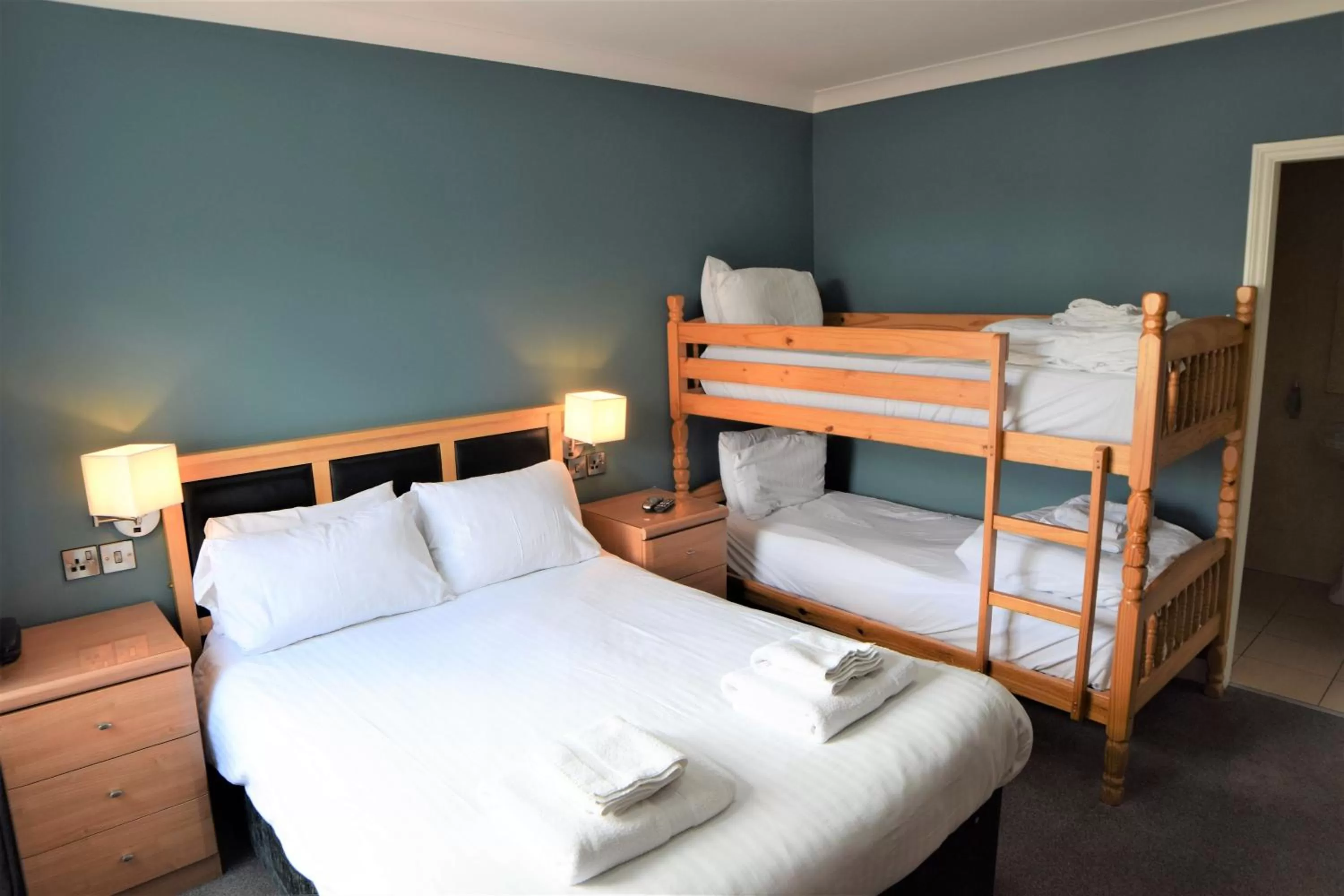 bunk bed, Bed in Dovedale Hotel and Restaurant