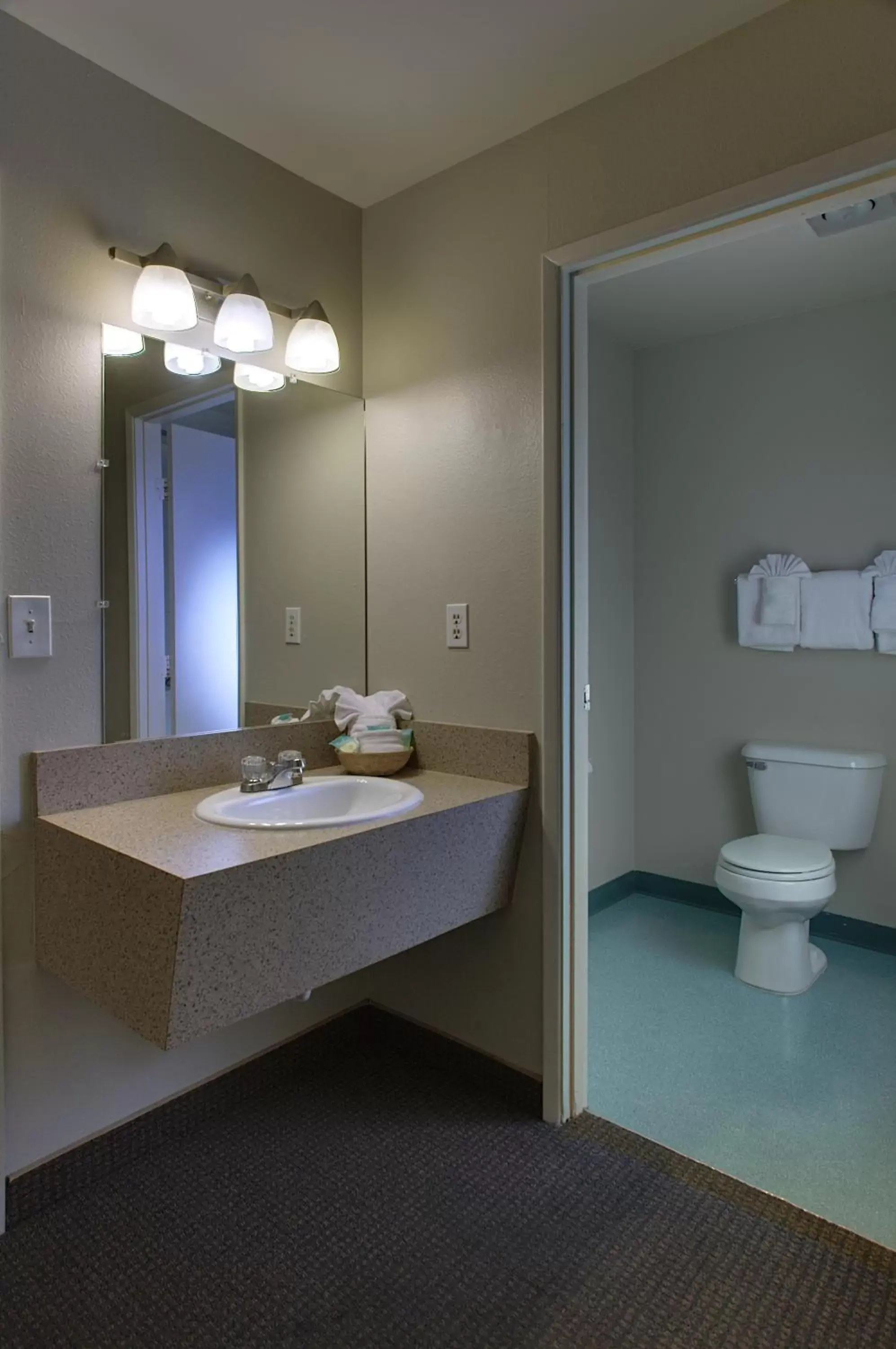 Bathroom in Aladdin Inn and Suites