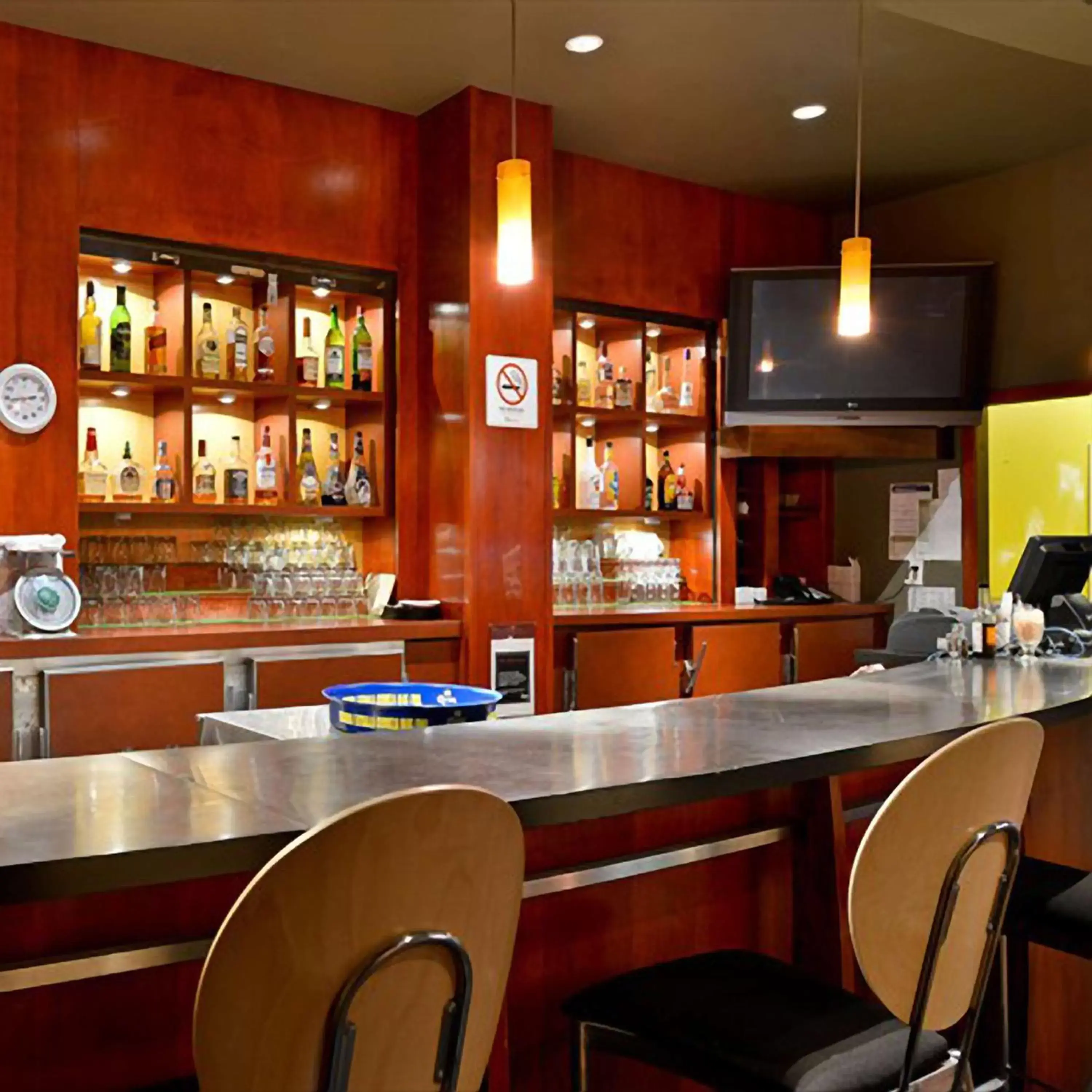 Lounge or bar, Lounge/Bar in Radisson Hotel & Suites Red Deer