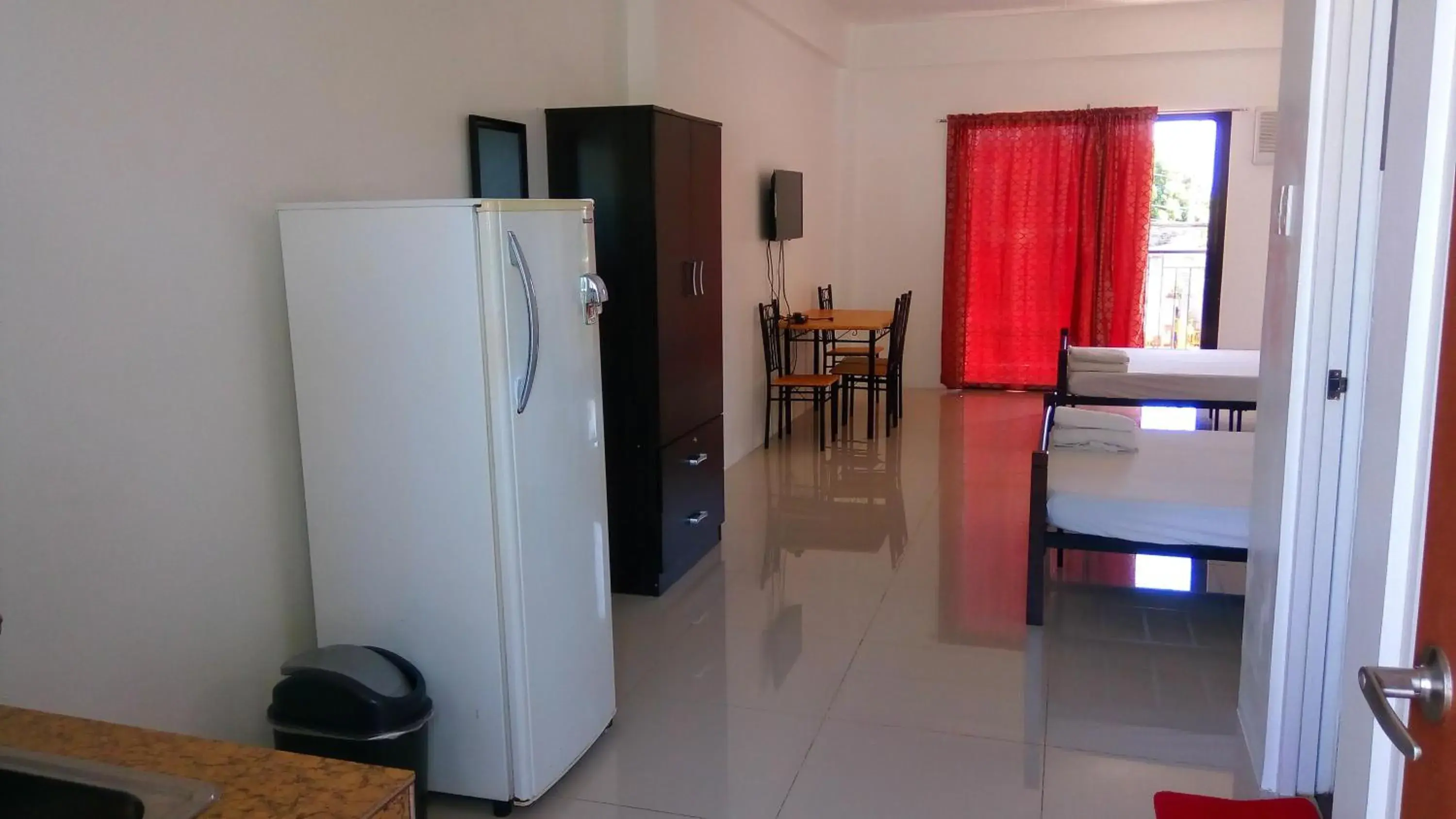 Photo of the whole room, Kitchen/Kitchenette in The Palines Apartment and Guesthouse