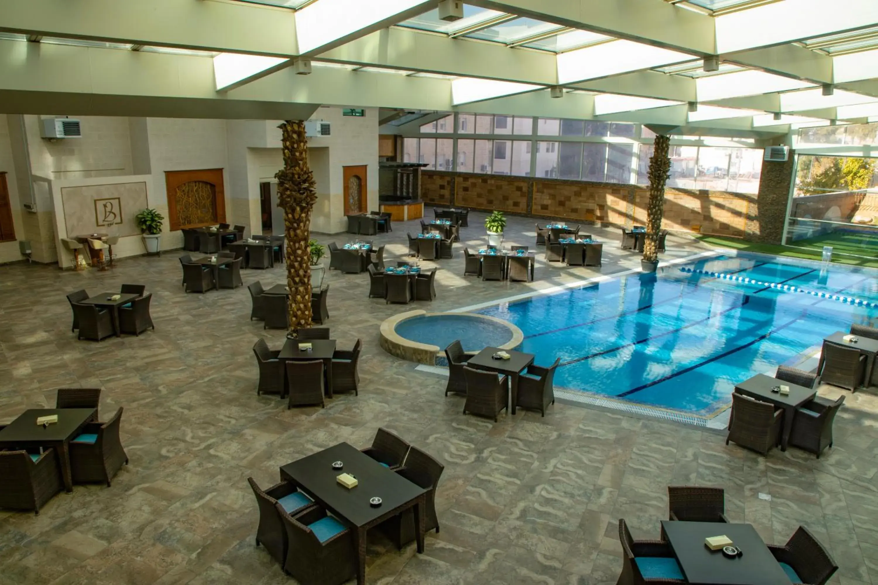 Restaurant/places to eat, Swimming Pool in Bristol Amman Hotel