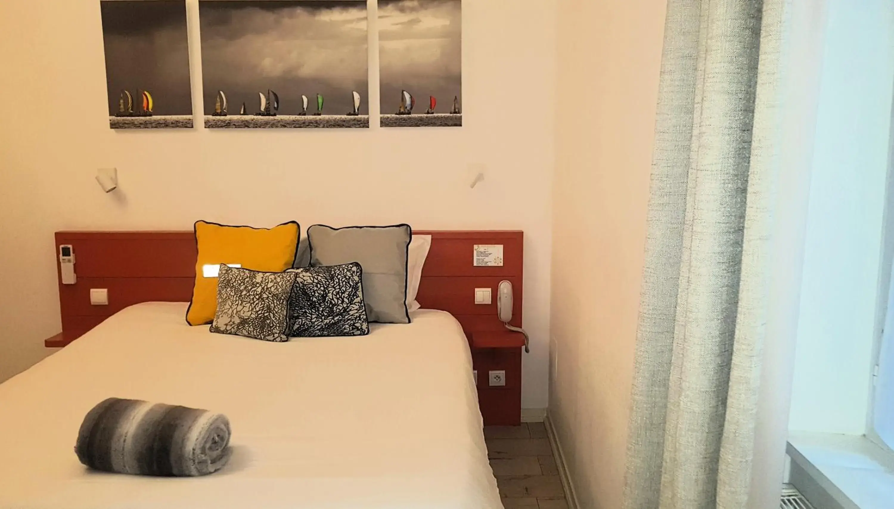 Bedroom, Bed in Hotel La Marine, Vieux Port