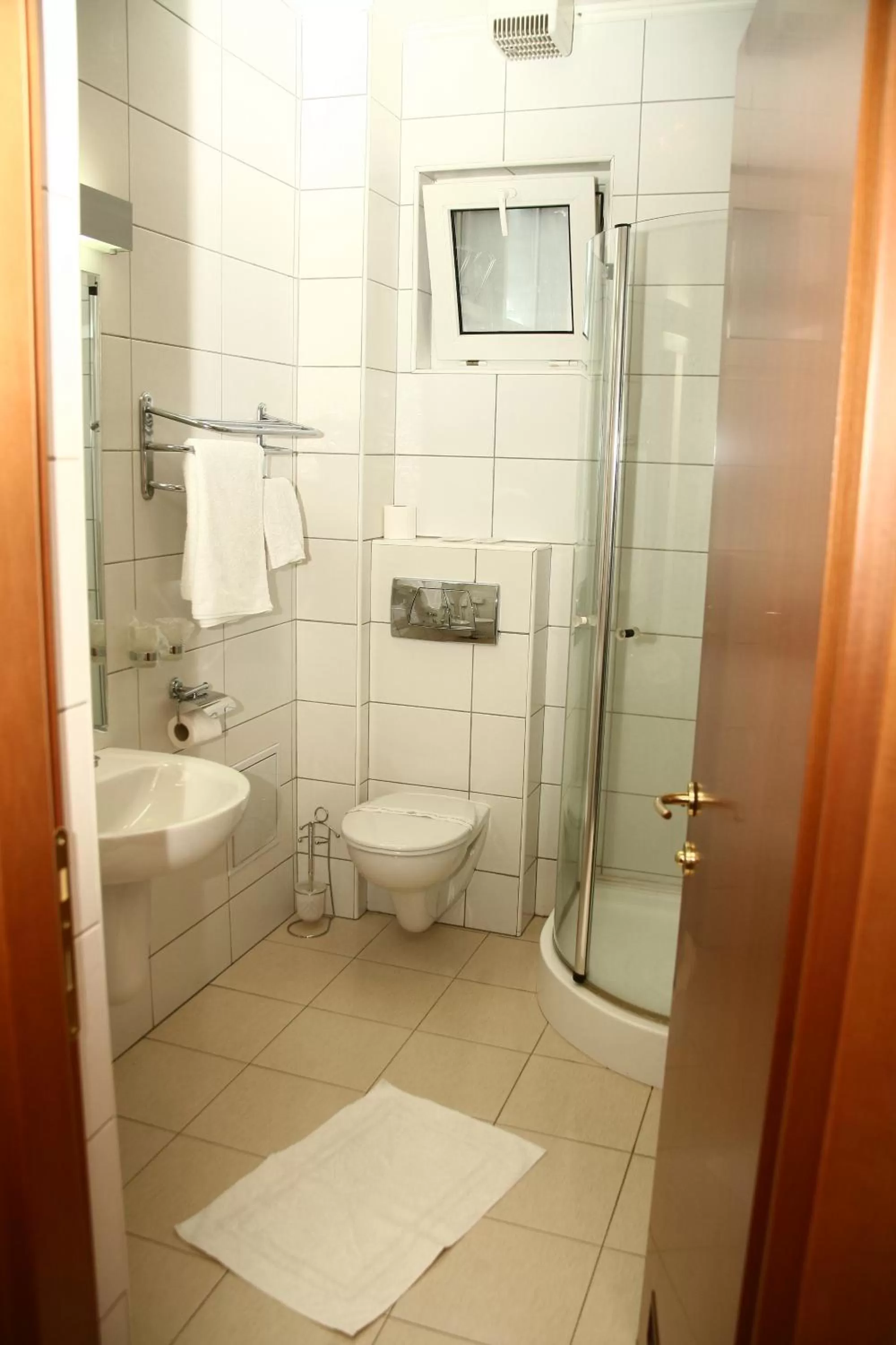 Shower in Euro House Hotel