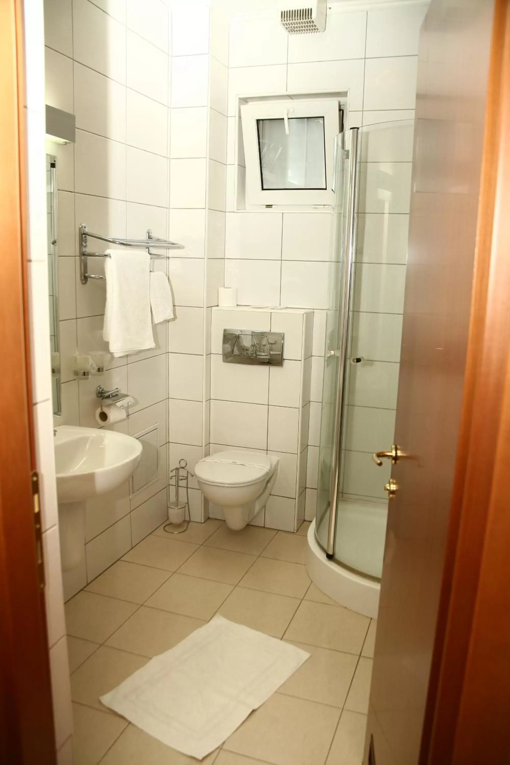 Shower, Bathroom in Euro House Hotel