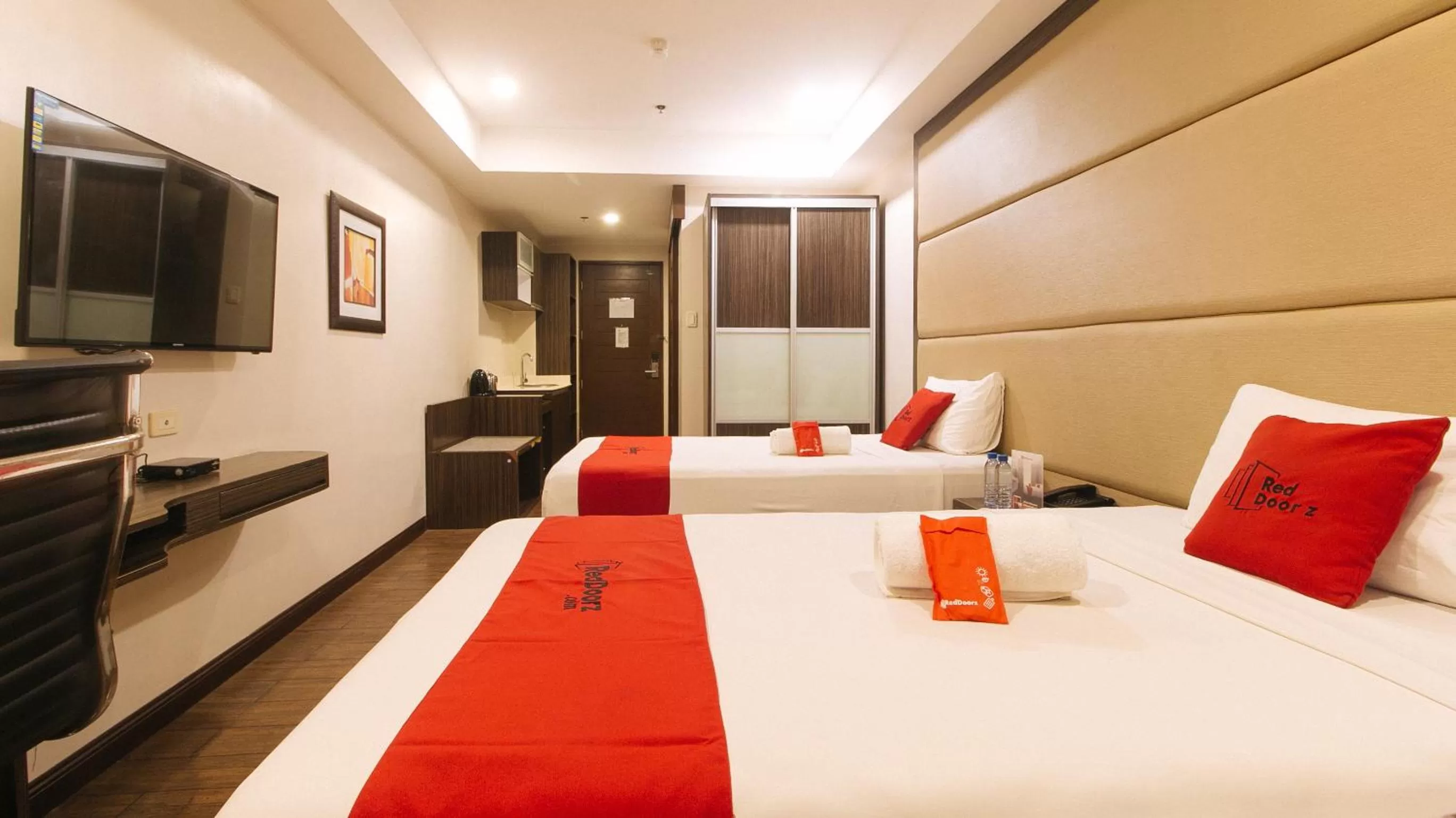 Photo of the whole room, Bed in RedDoorz Premium @ West Avenue Quezon City