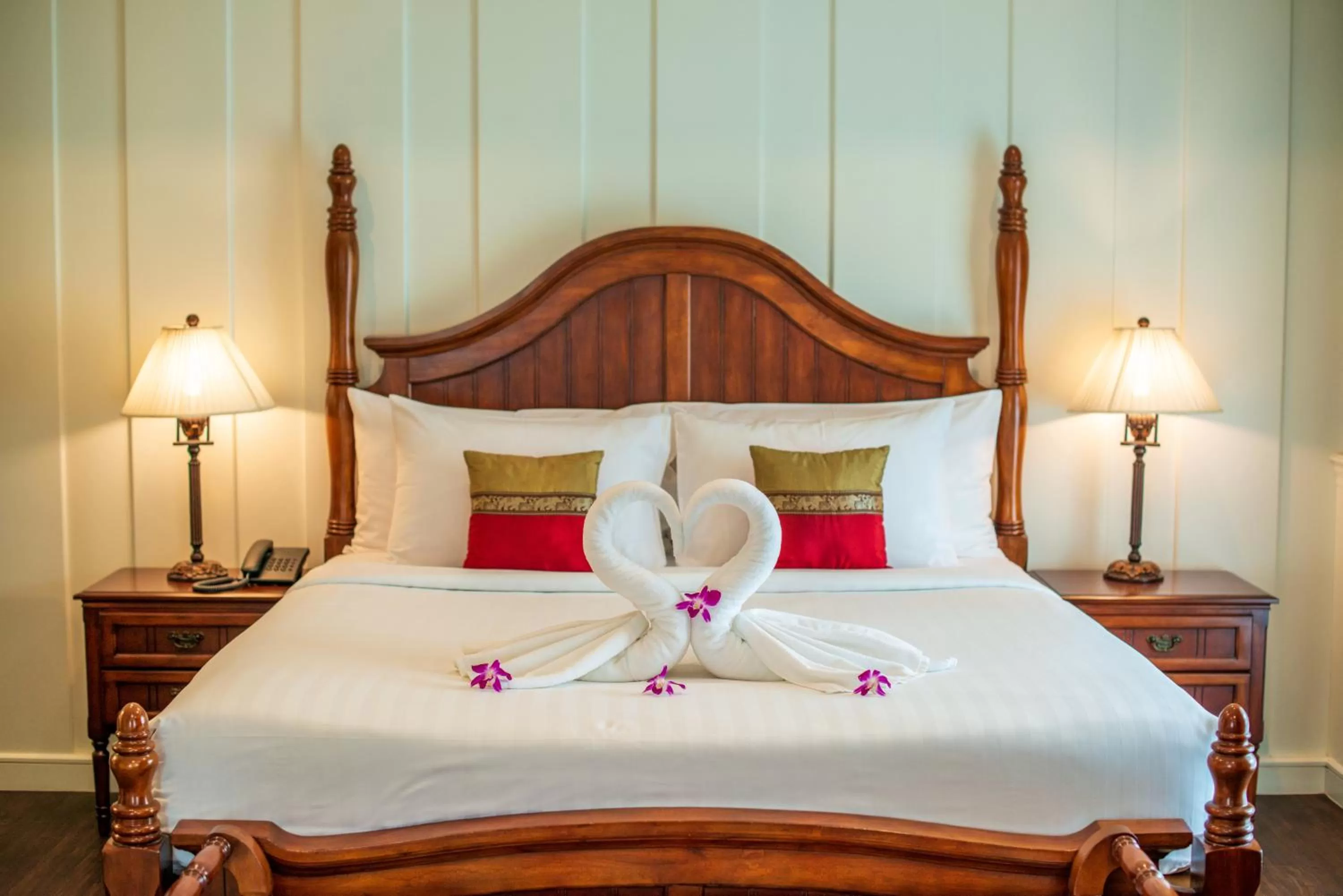 Bed in The Orchid House 153