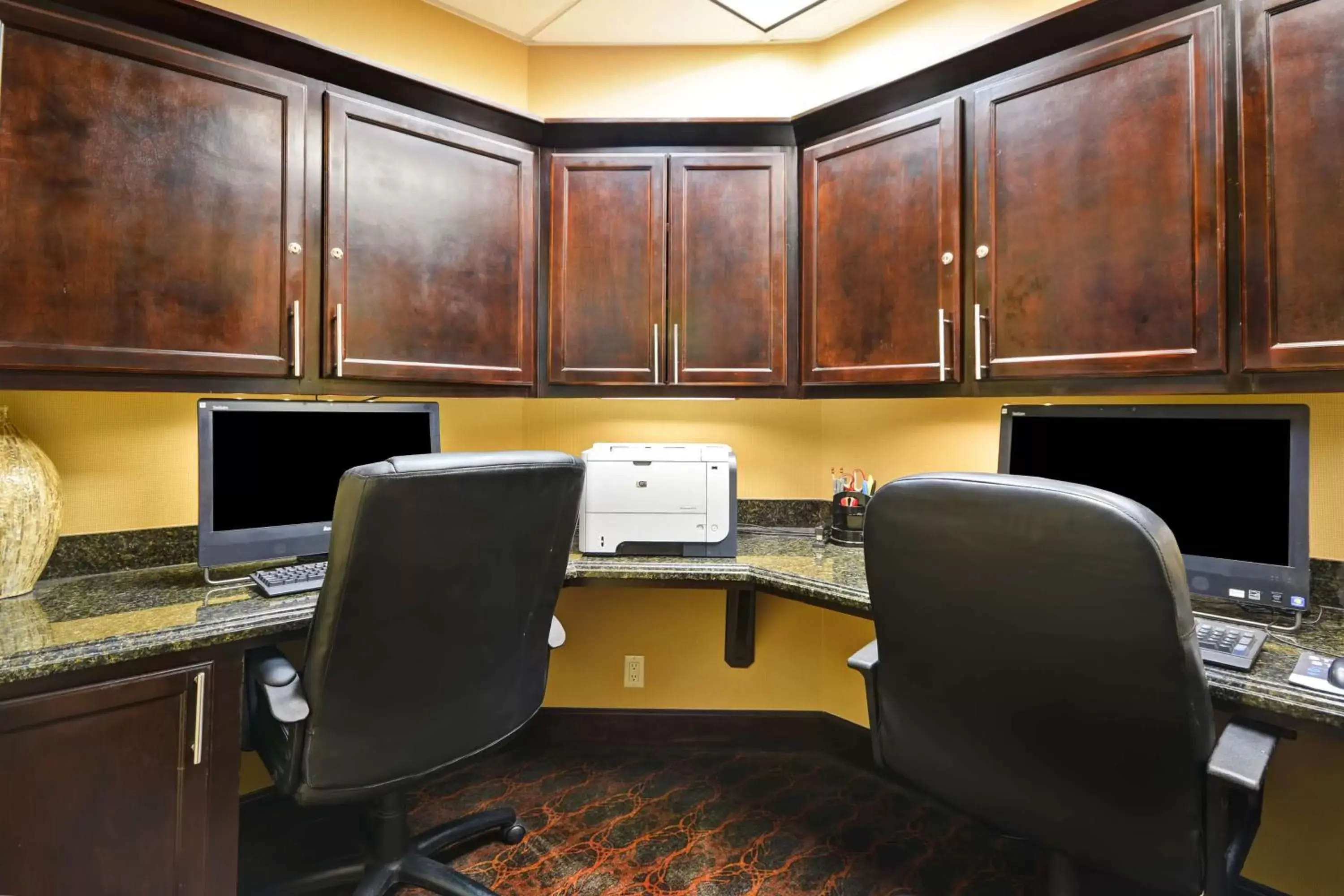 Bed, Business Area/Conference Room in Hampton Inn & Suites Brenham