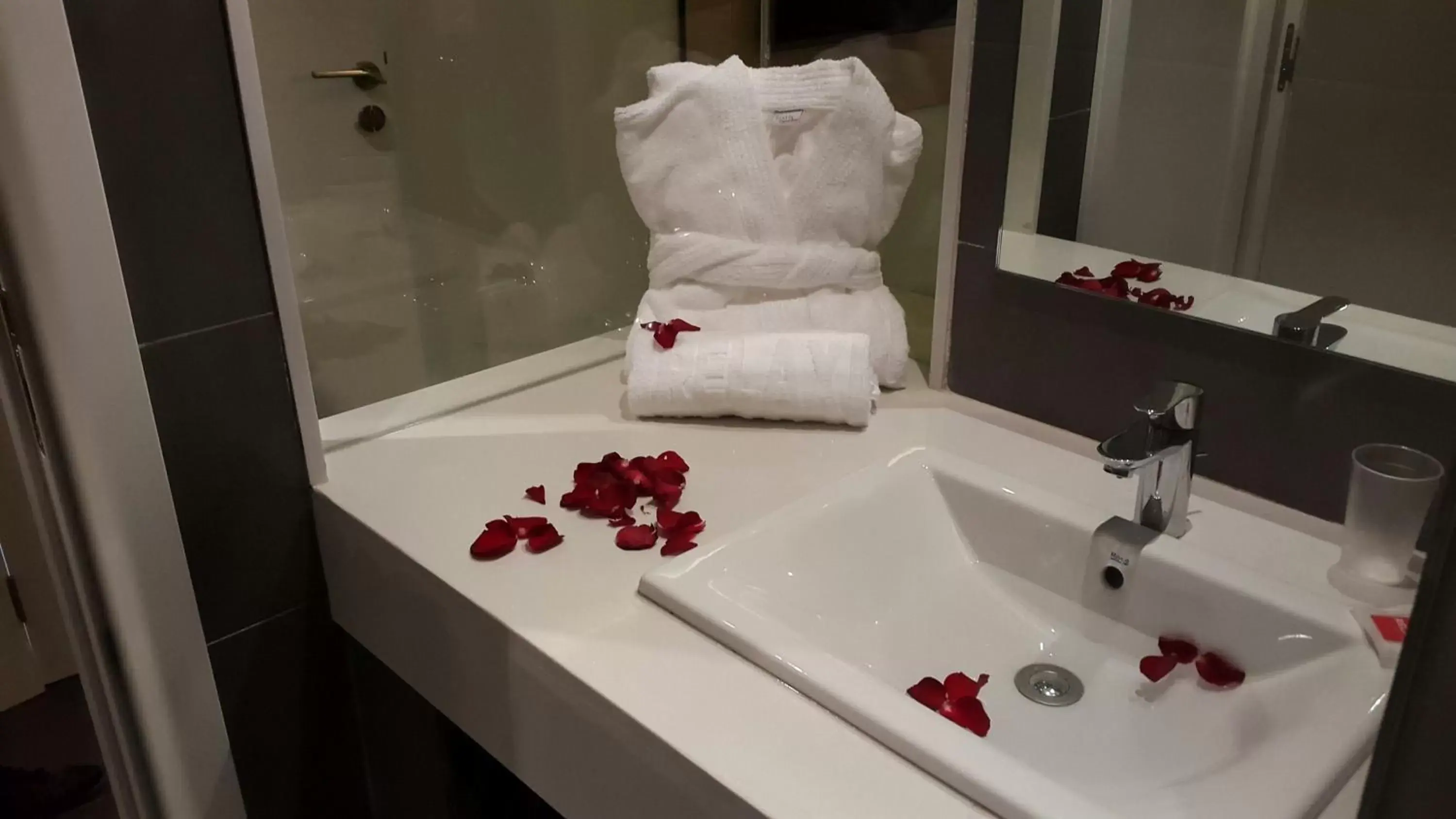 Decorative detail, Bathroom in Hotel Relax Marrakech