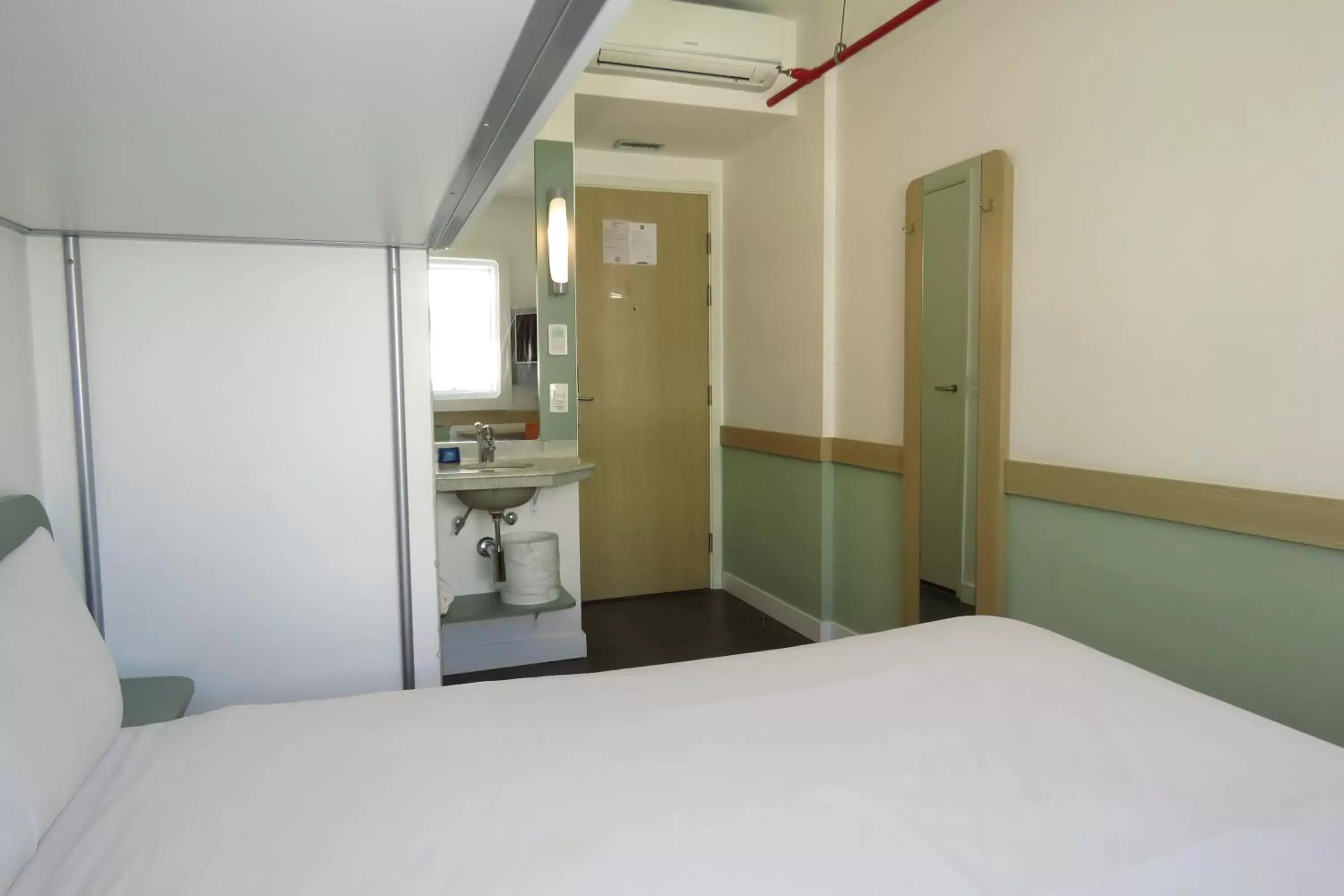 Photo of the whole room, Bed in ibis budget Osasco