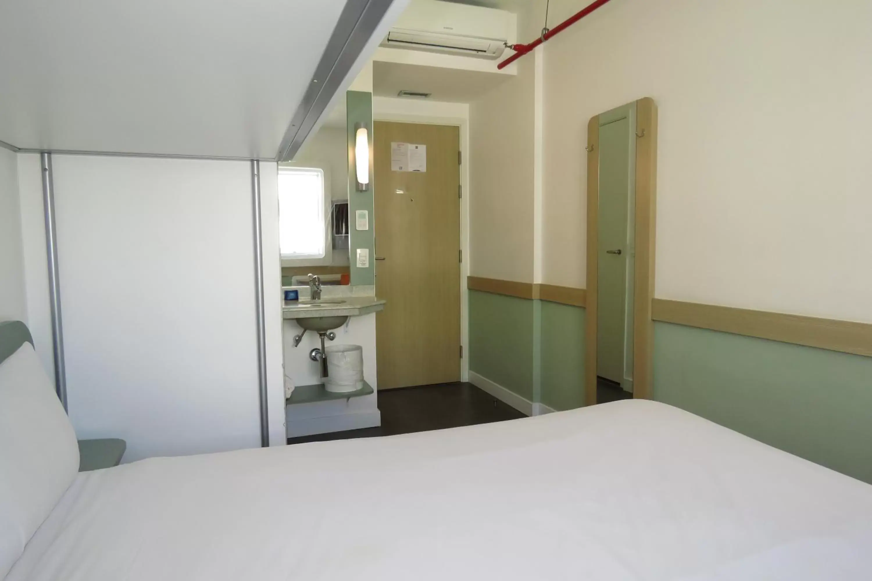 Photo of the whole room, Bed in ibis budget Osasco Photo of the whole room, Bed in ibis budget Osasco