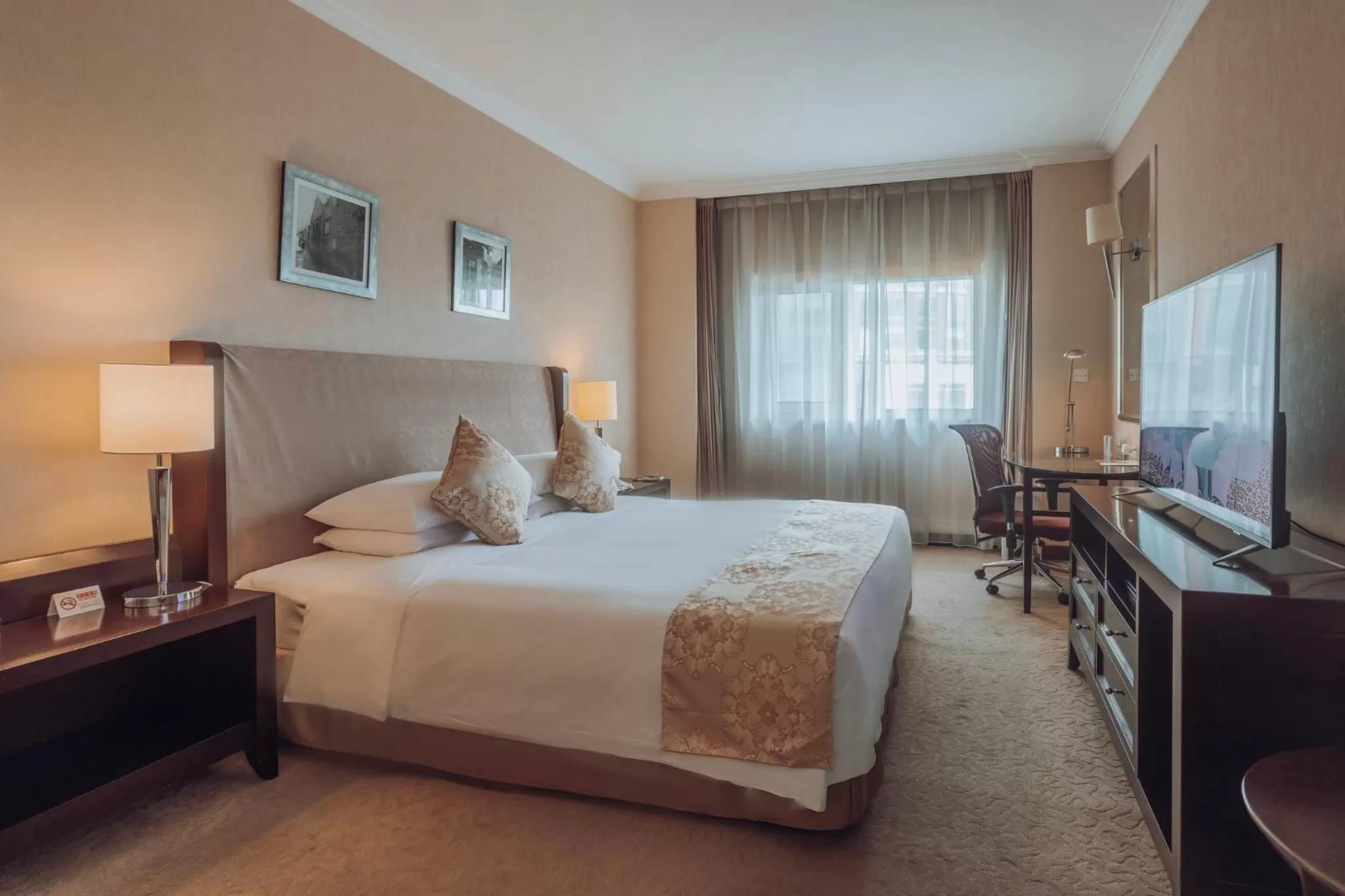 Photo of the whole room, Bed in Metropark Lido Hotel Beijing