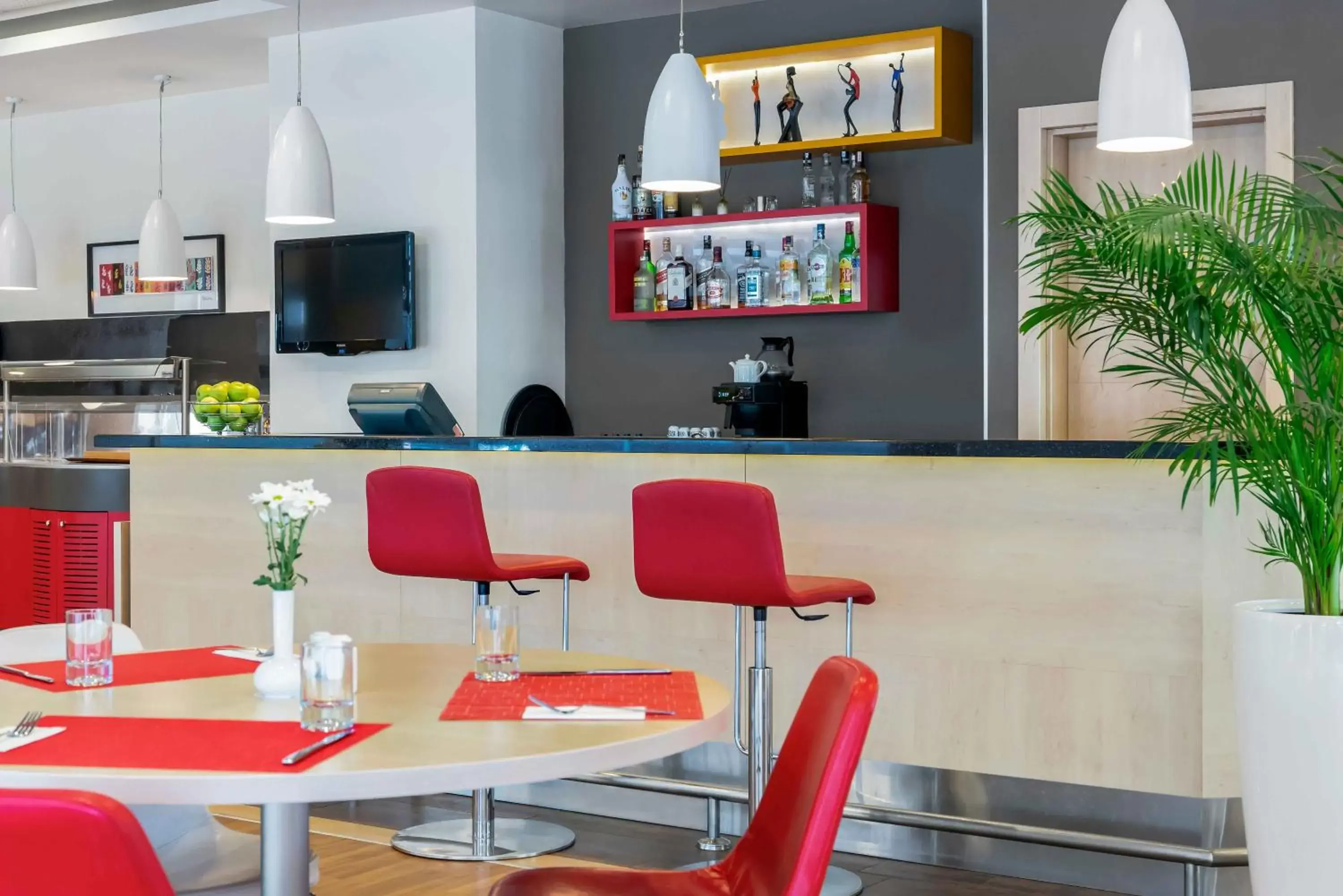 Lounge or bar in Ibis Izmir Alsancak