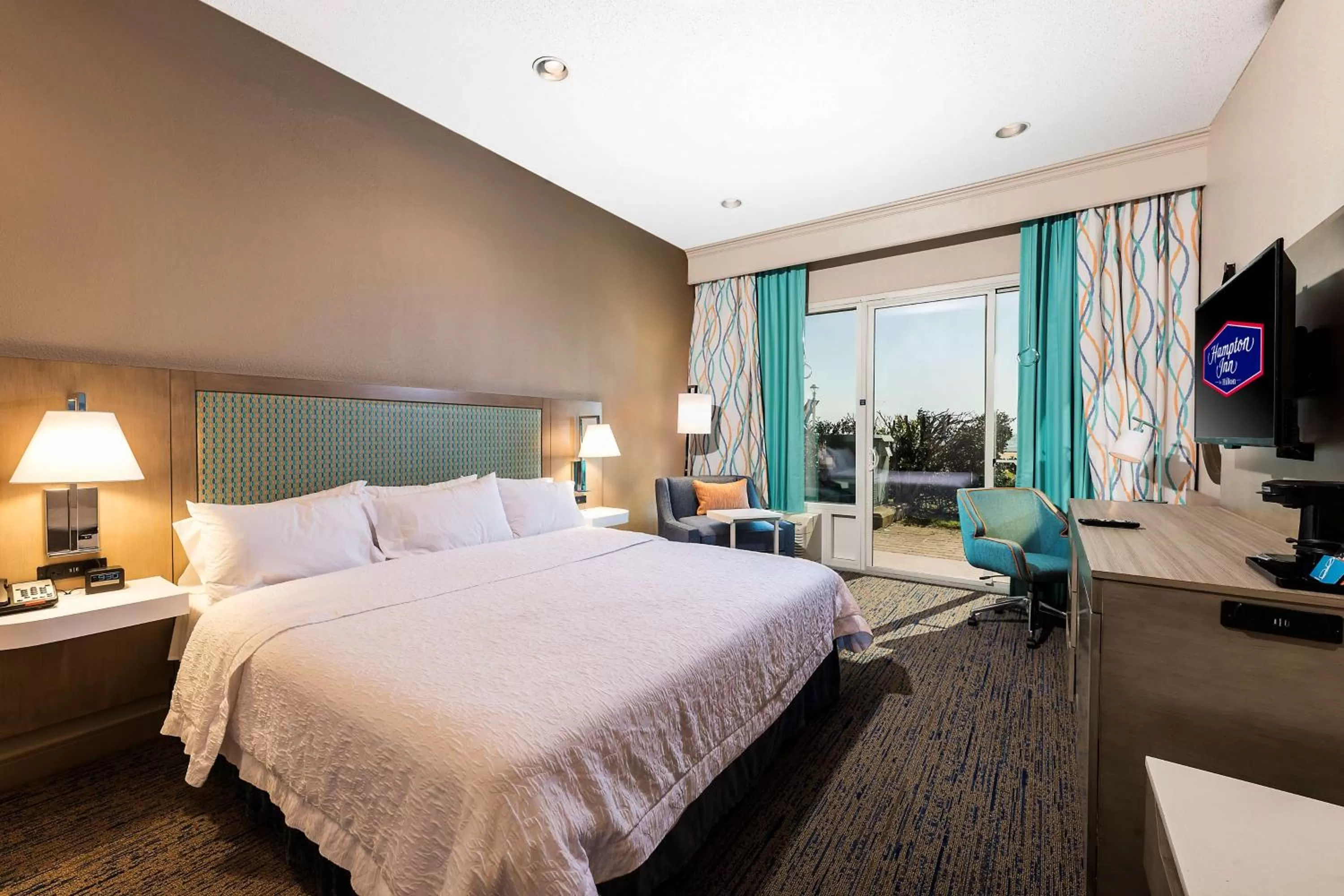 Bed in Hampton Inn Virginia Beach Oceanfront North