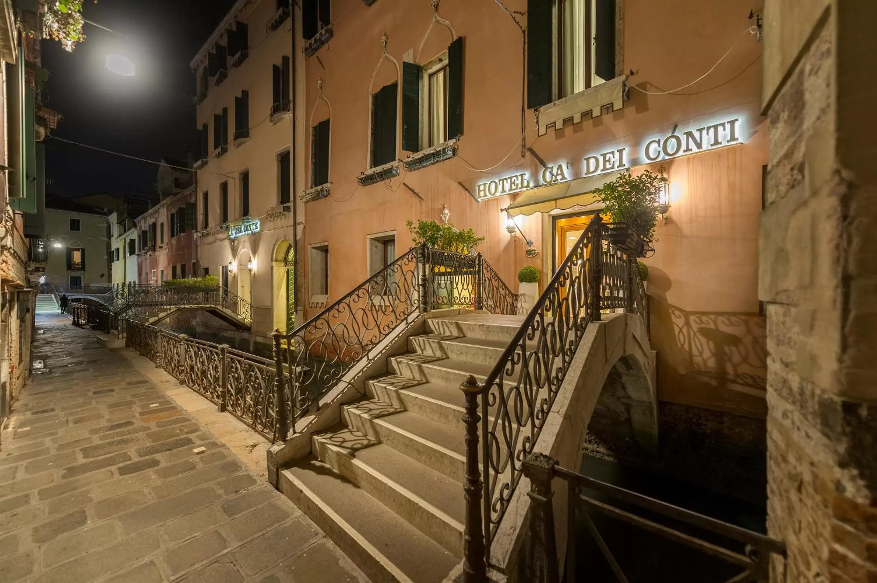 Facade/entrance in Hotel Ca' dei Conti
