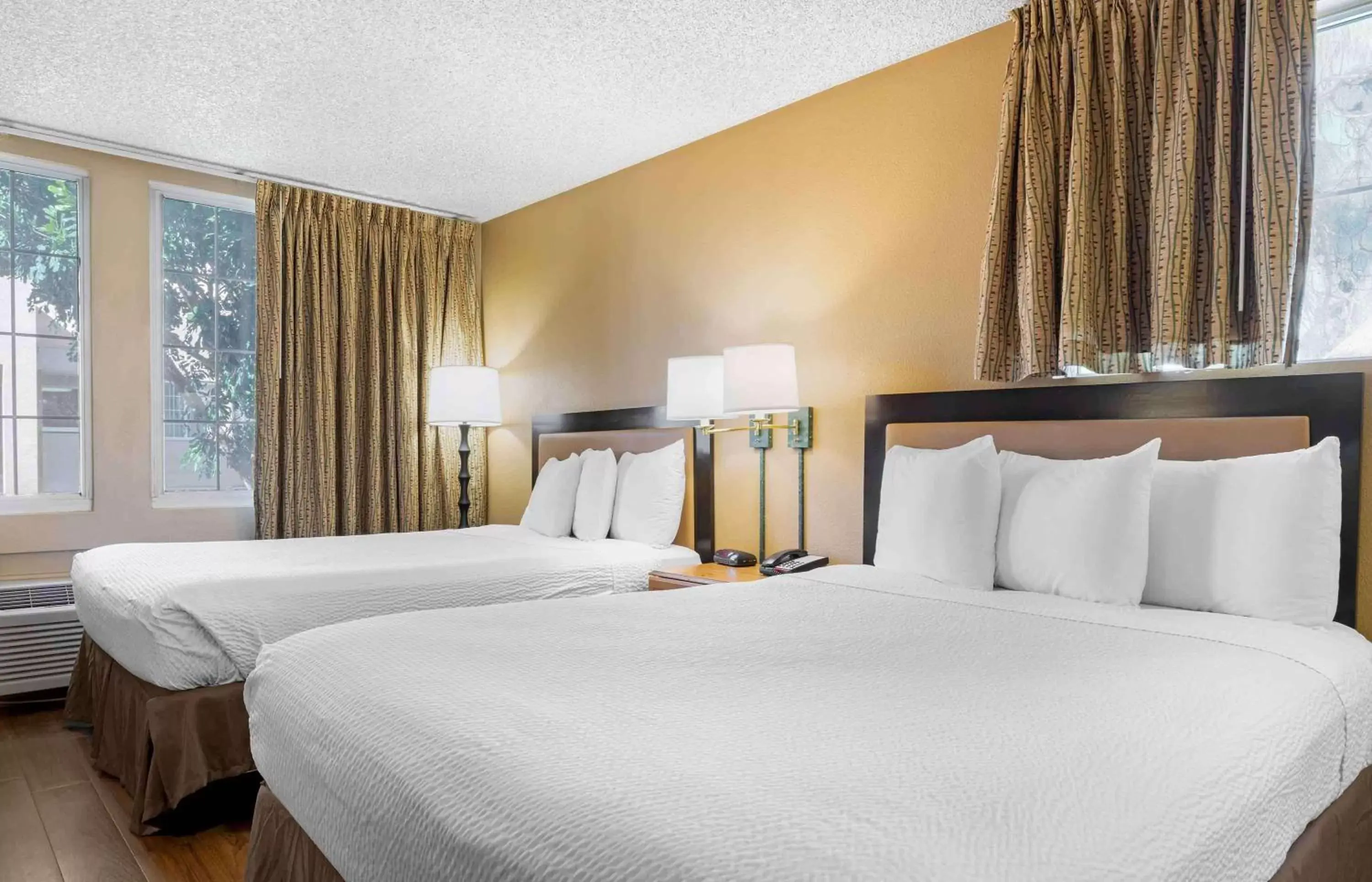 Bedroom, Bed in Extended Stay America Suites - San Diego - Fashion Valley Bedroom, Bed in Extended Stay America Suites - San Diego - Fashion Valley