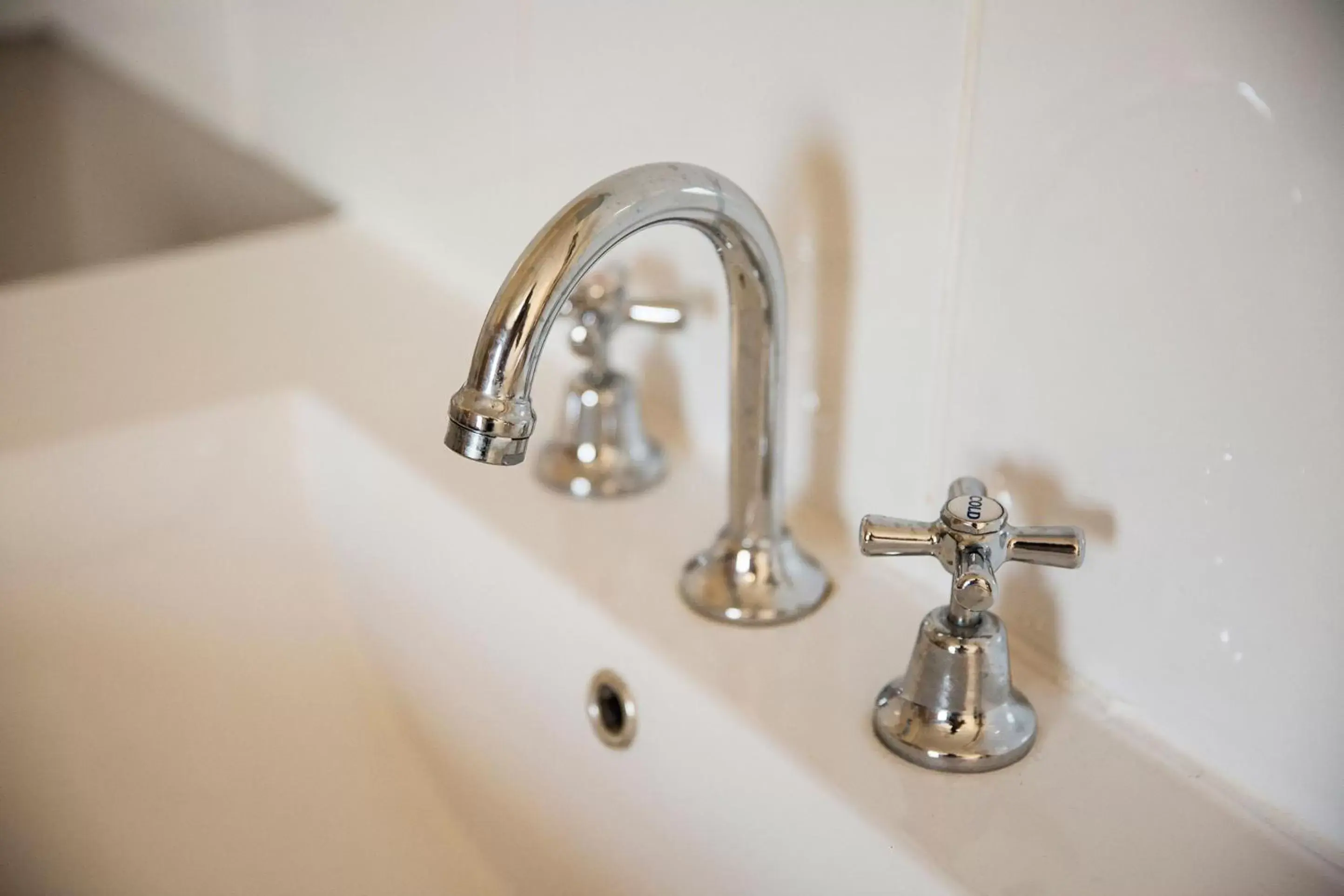 Bathroom in Toongabbie Hotel