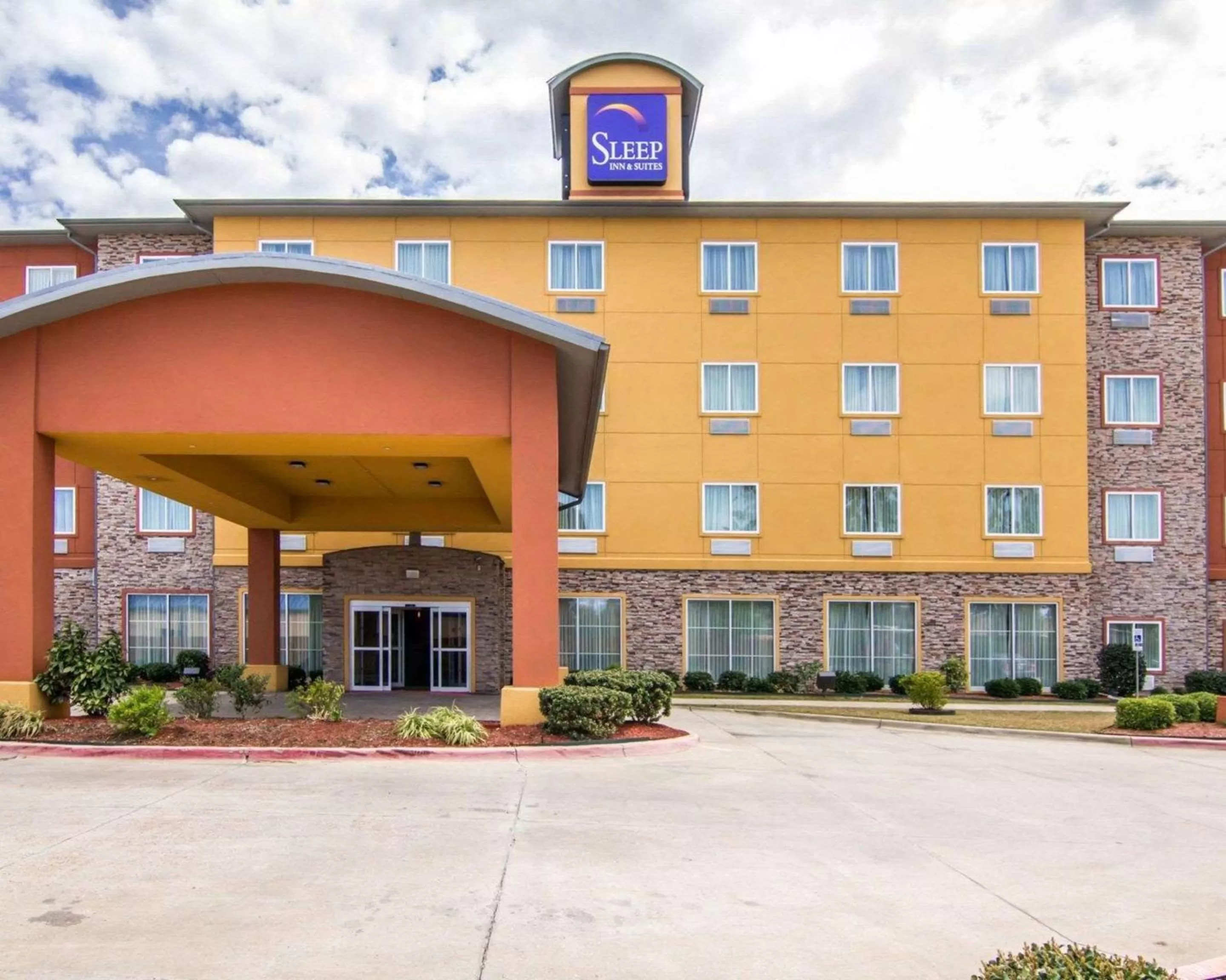 Property building in Sleep Inn & Suites Shreveport West