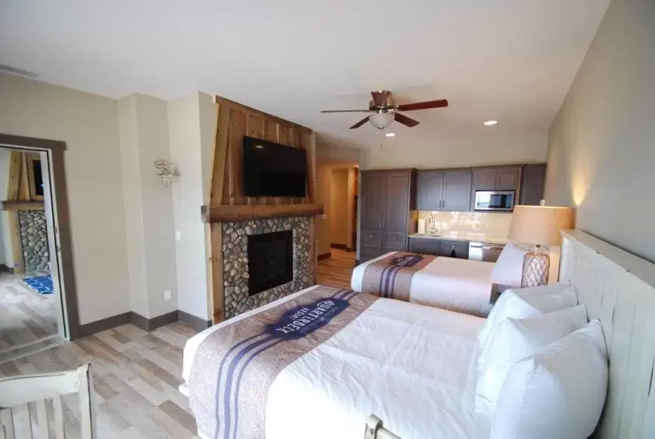 Bedroom, TV/Entertainment Center in Quarterdeck Resort