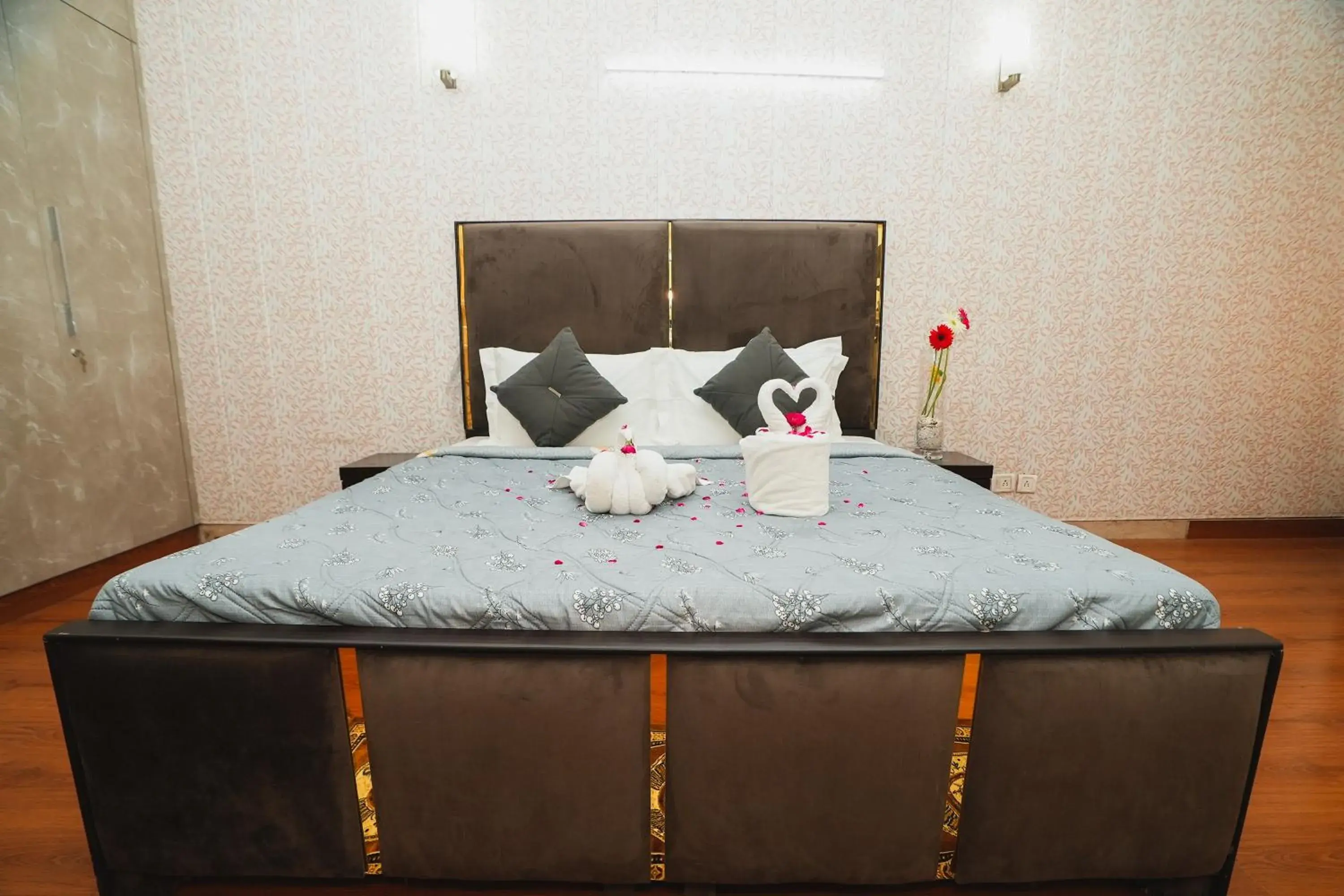 Bed in Mintstar Apartment and Suites, Chittaranjan Park