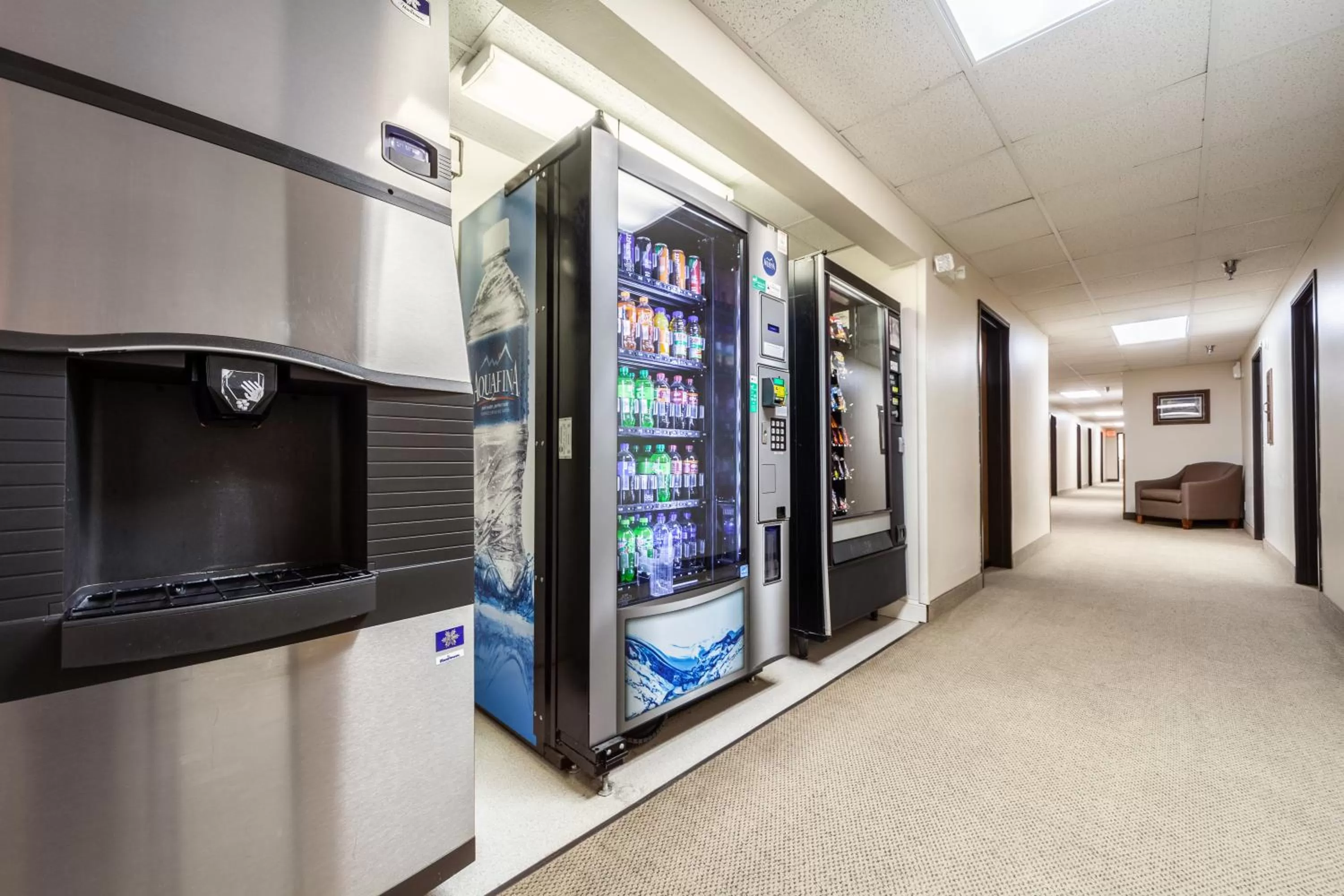 vending machine in Econo Lodge