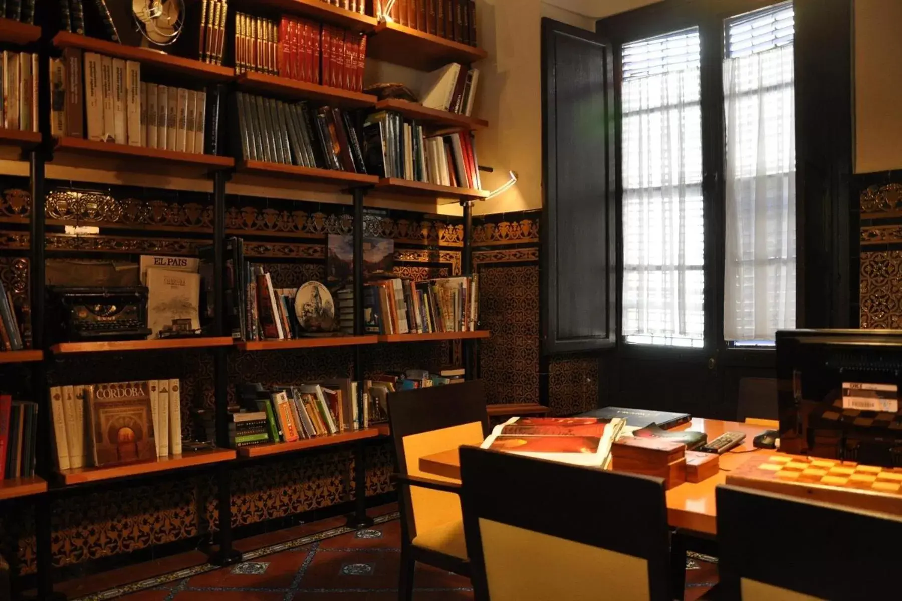 Library in Hotel Casa de los Azulejos