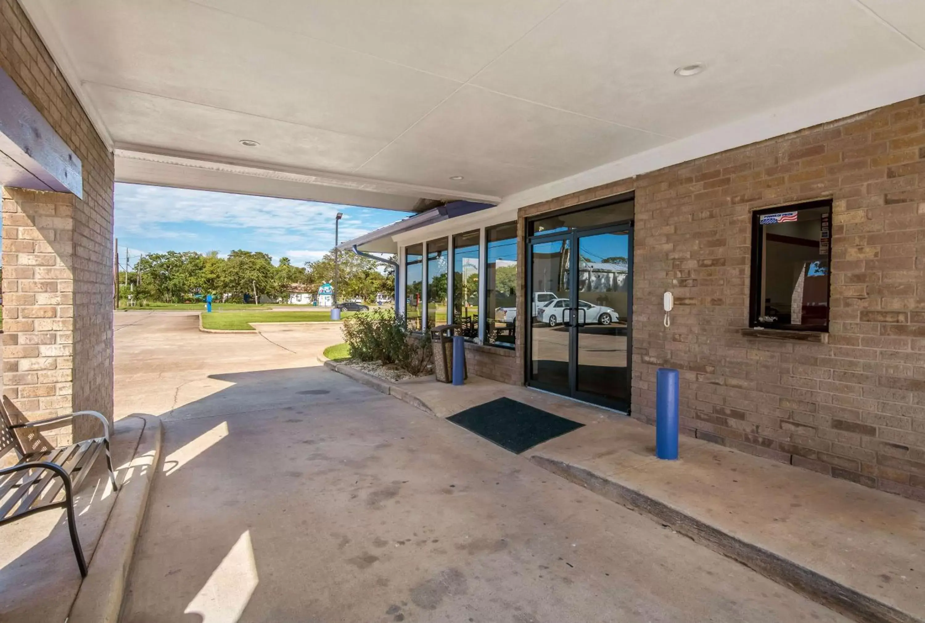 Property building in Motel 6-Freeport, TX Property building in Motel 6-Freeport, TX