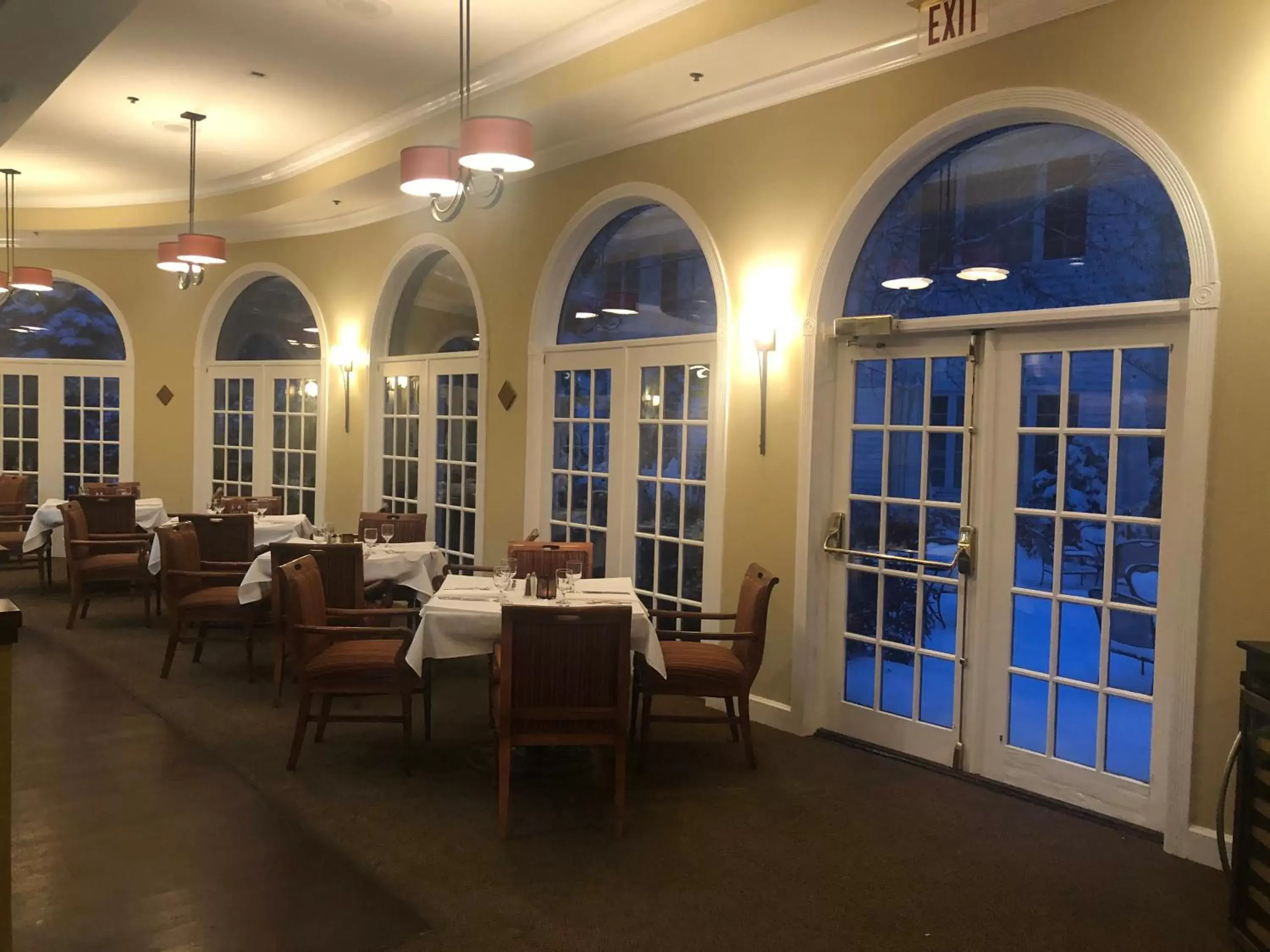 Restaurant/Places to Eat in Phoenix Inn Resort