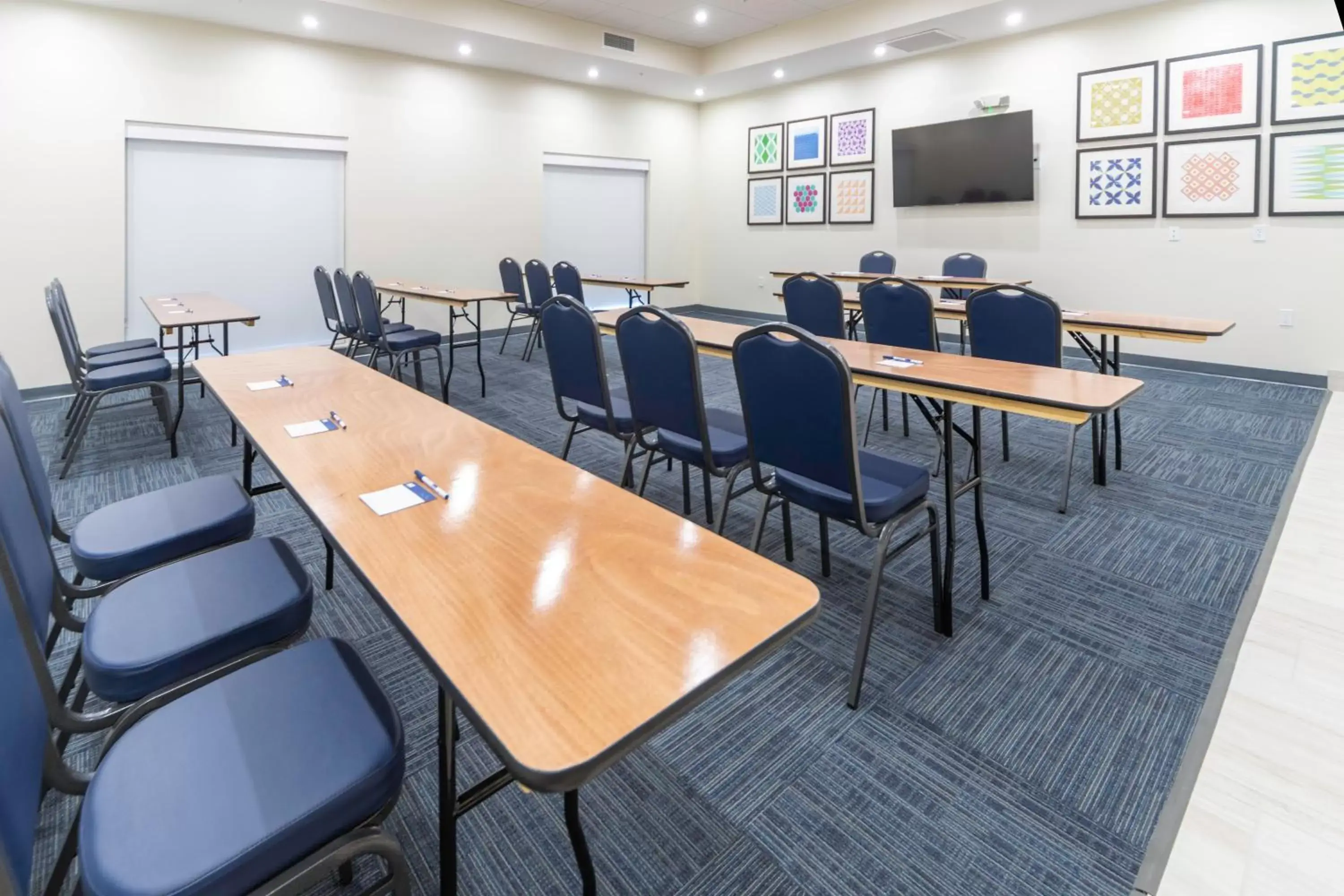 Meeting/conference room in Holiday Inn Express & Suites - Fort Myers Airport, an IHG Hotel