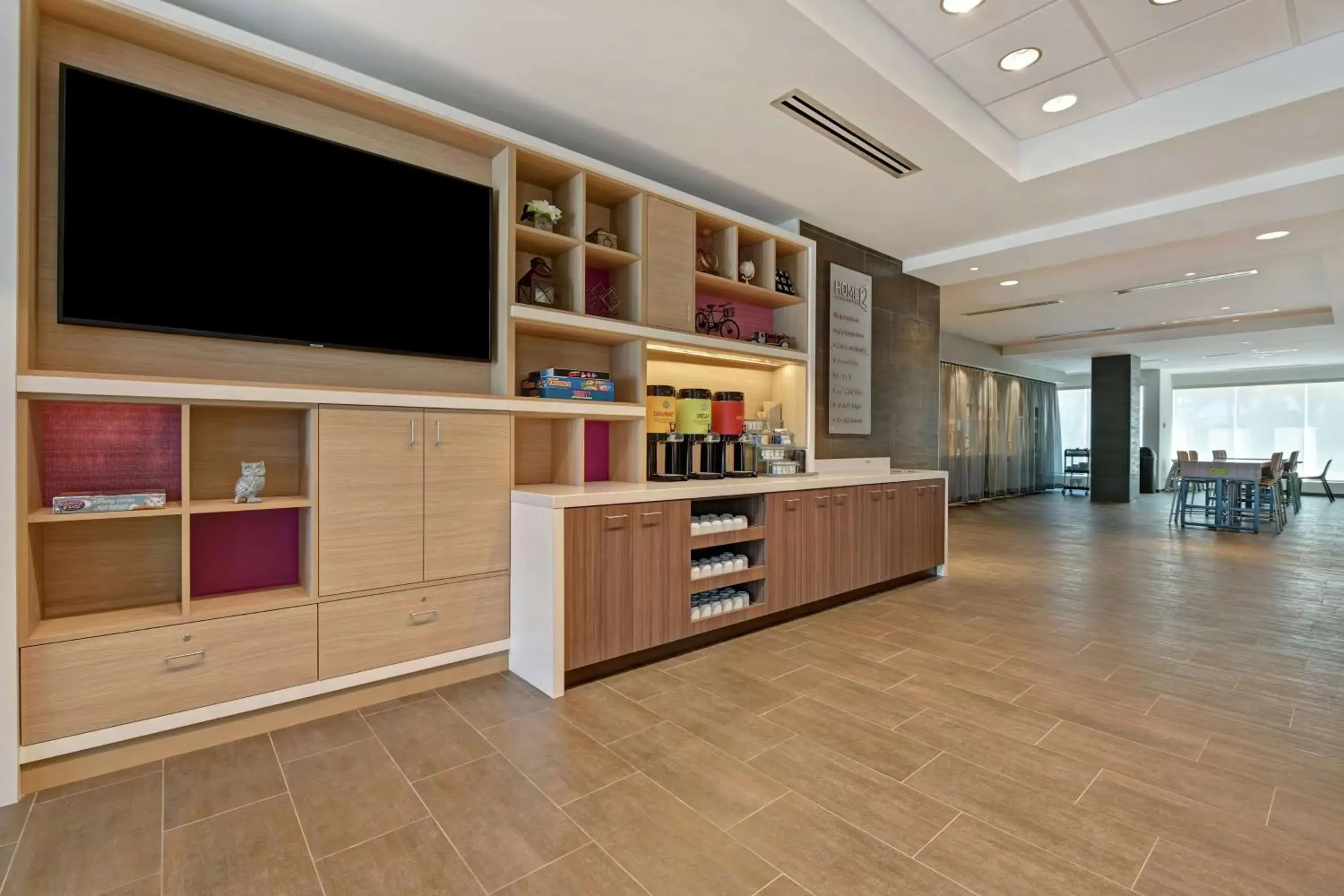 Dining area in Home2 Suites By Hilton West Palm Beach Airport