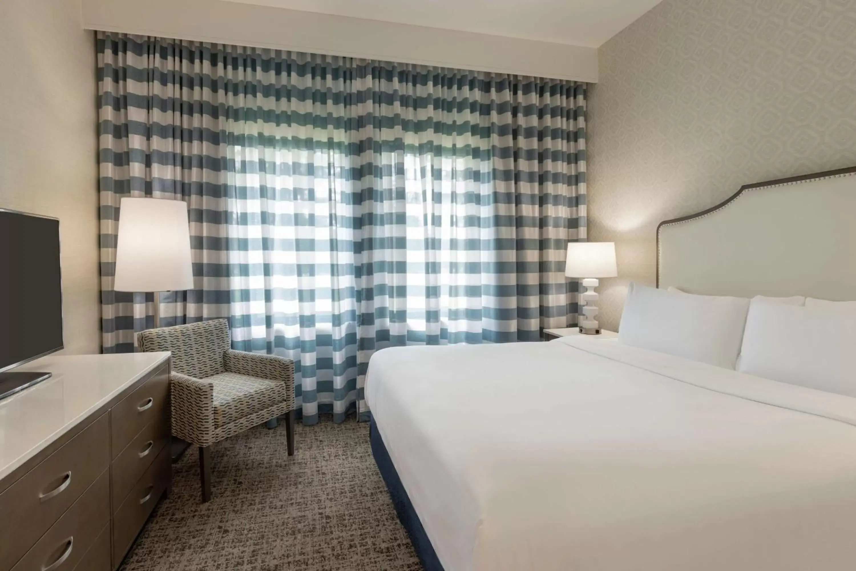 Bedroom, Bed in Embassy Suites by Hilton Philadelphia Valley Forge