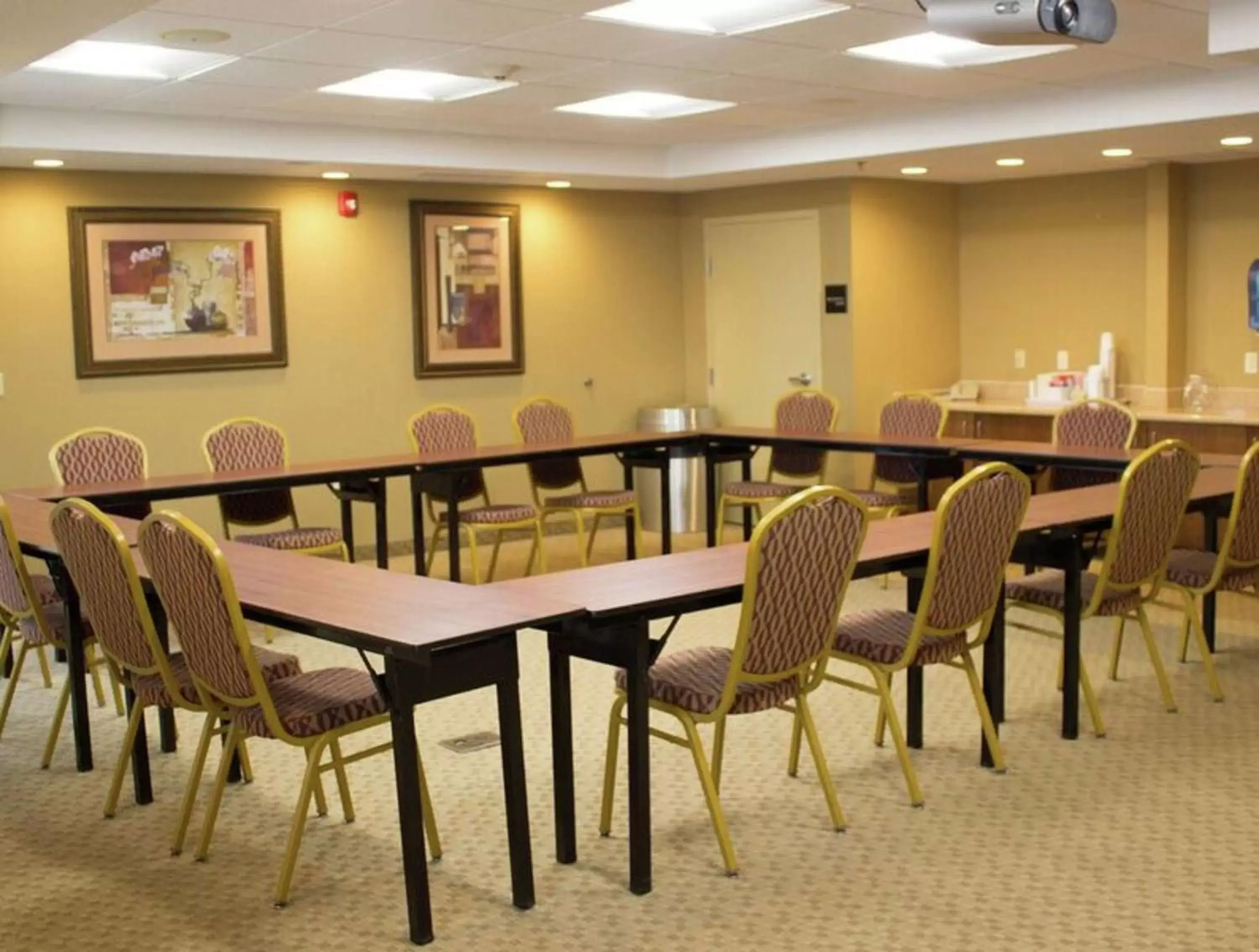 Meeting/conference room, Restaurant/Places to Eat in Hampton Inn Gallipolis