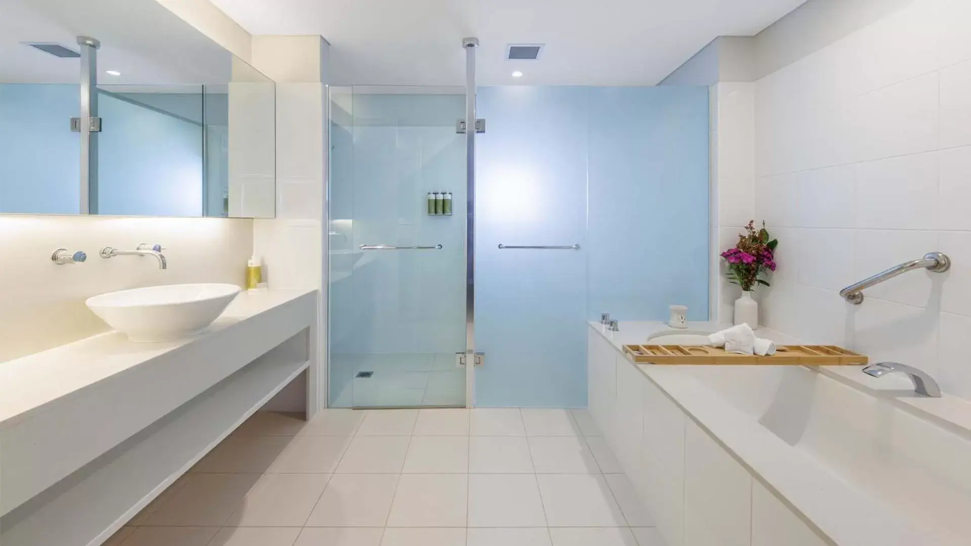 Shower, Bathroom in Oaks Cypress Lakes Resort