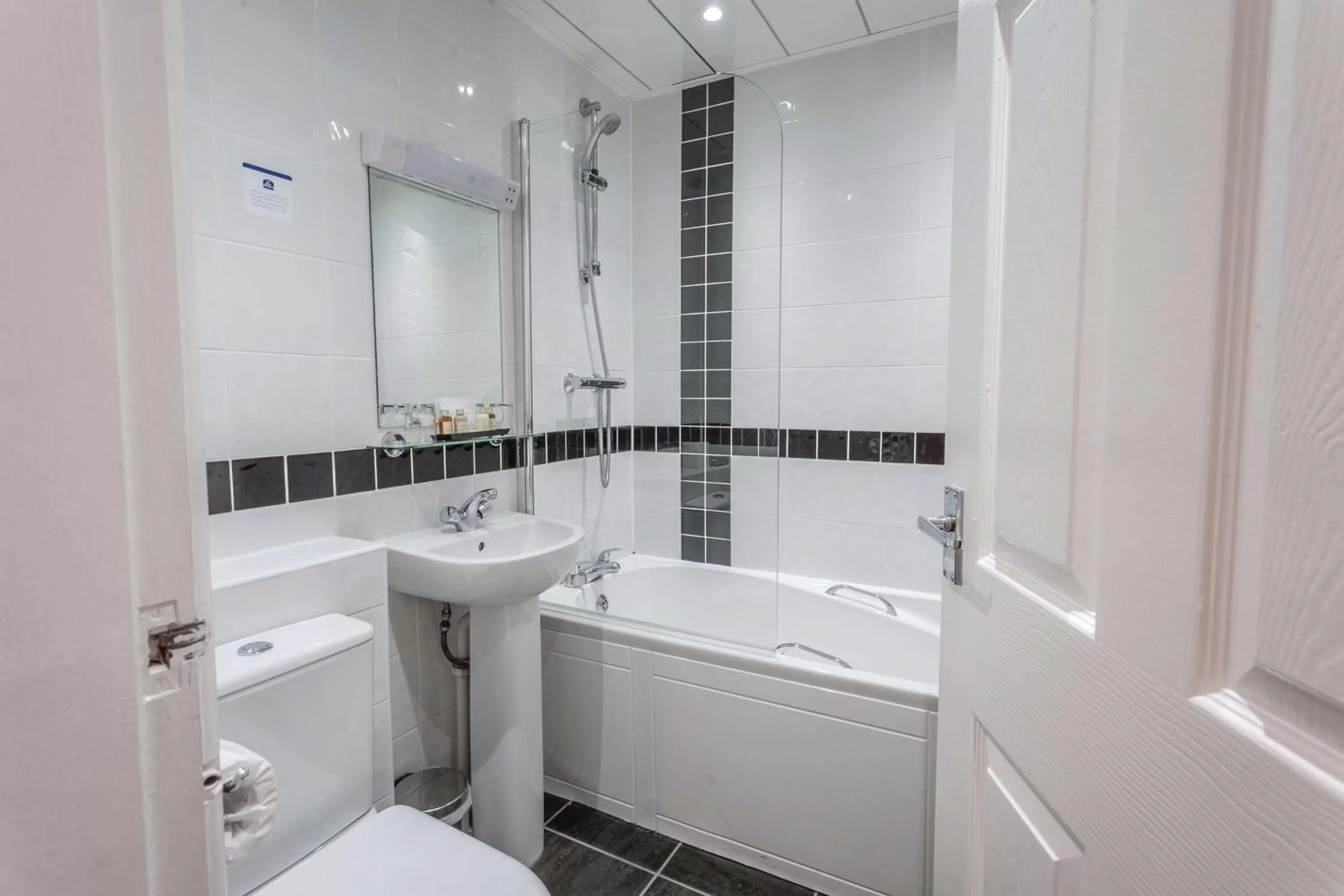 Bathroom in Glendower Hotel BW Signature Collection