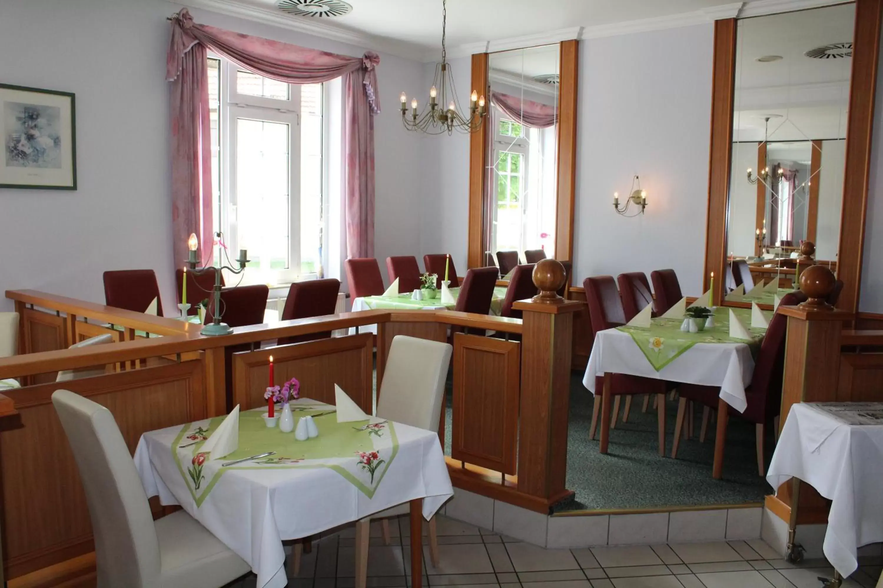 Meals, Restaurant/Places to Eat in Hotel Weisser Schwan