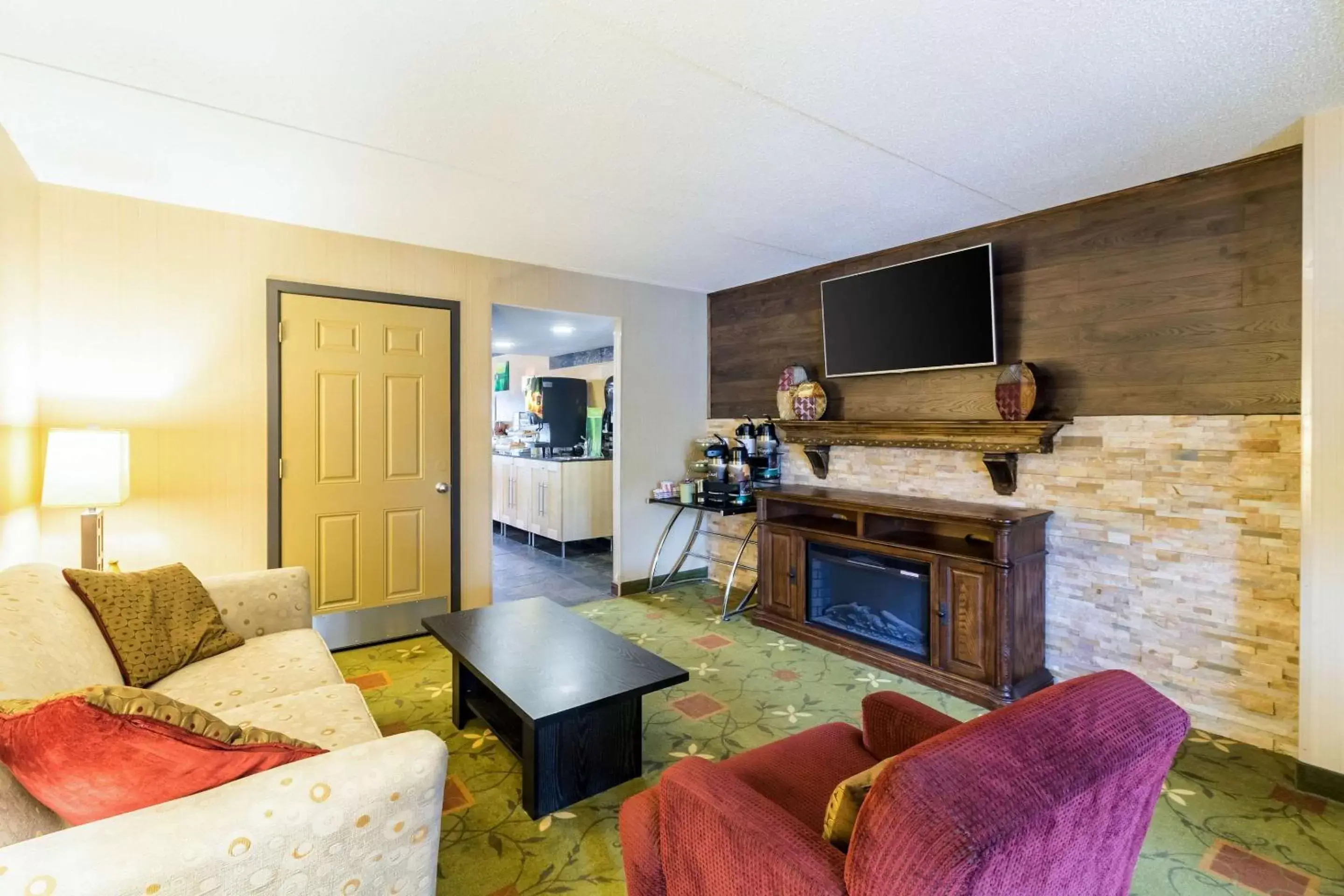 Lobby or reception, Seating Area in Quality Inn & Suites Mayo Clinic Area