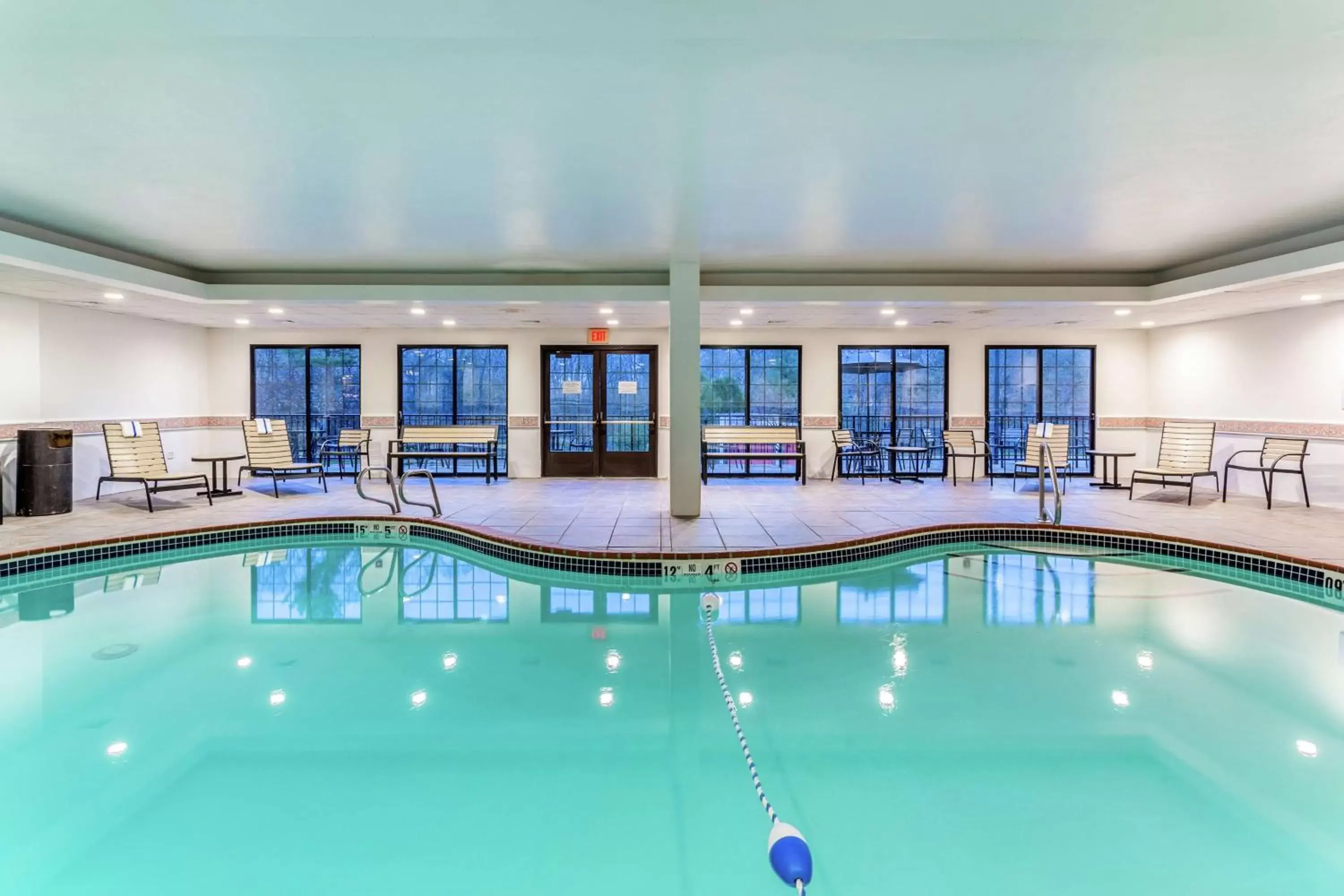 Pool view, Swimming Pool in Hampton Inn Boston/Peabody