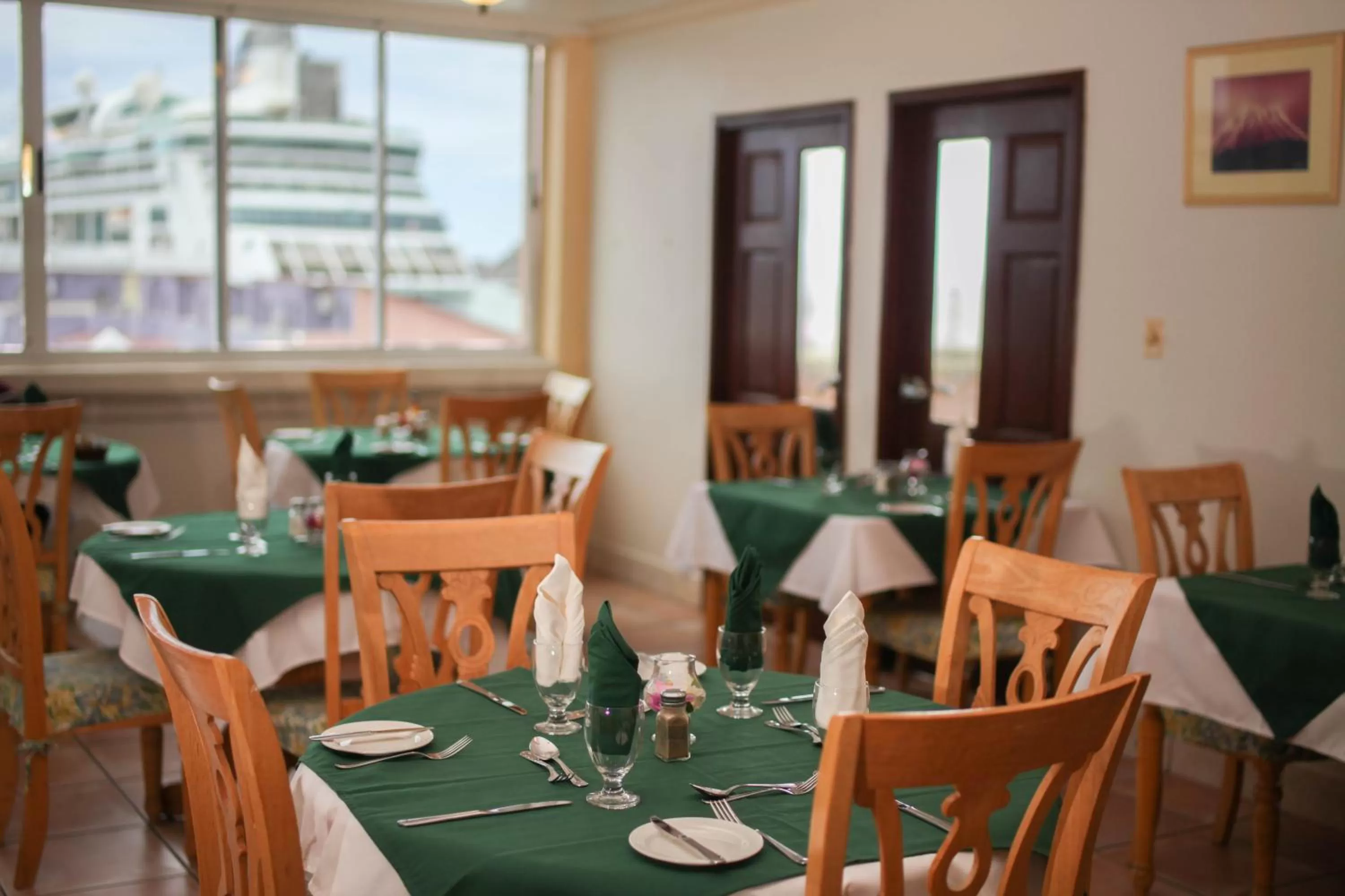 Restaurant/places to eat in Heritage Hotel