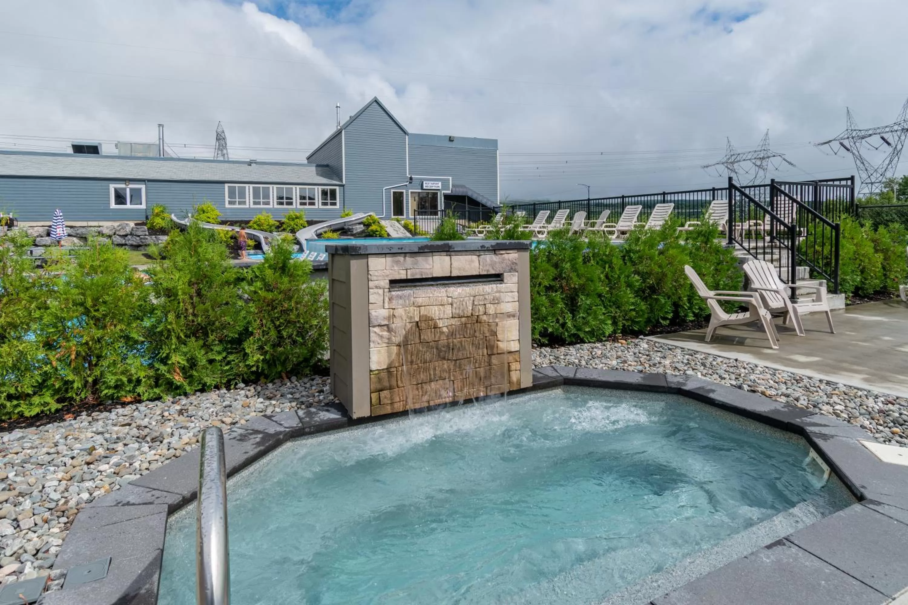 Hot Tub, Swimming Pool in Condos Vacances MSA HOTEL