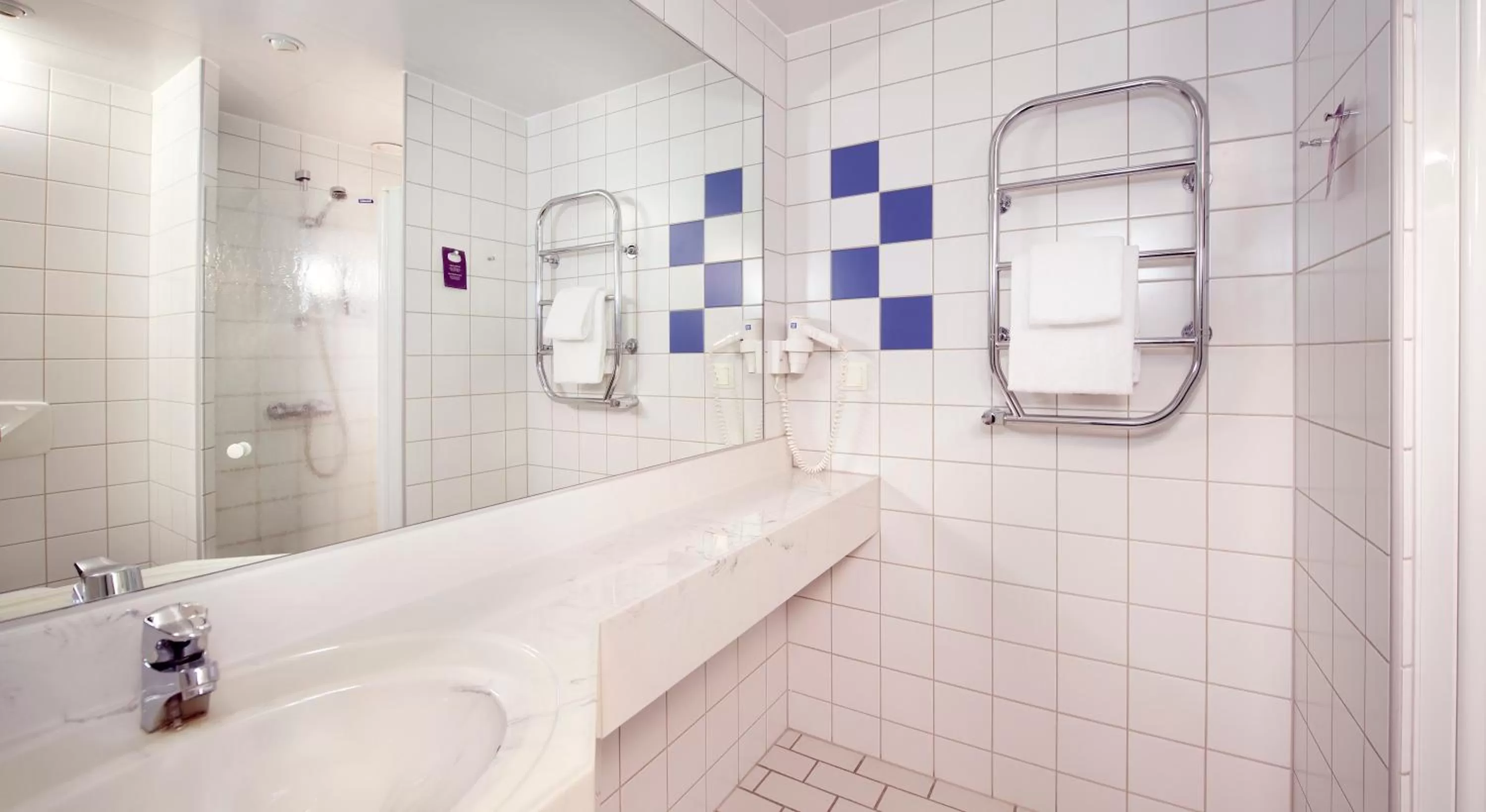 Bathroom in Home Hotel Atlantic